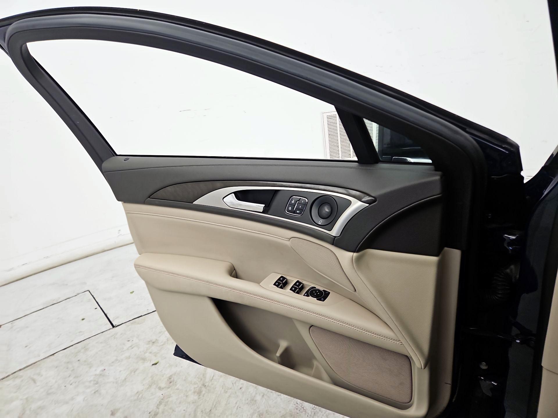 Thumbnail: 2019 Lincoln MKZ - 12