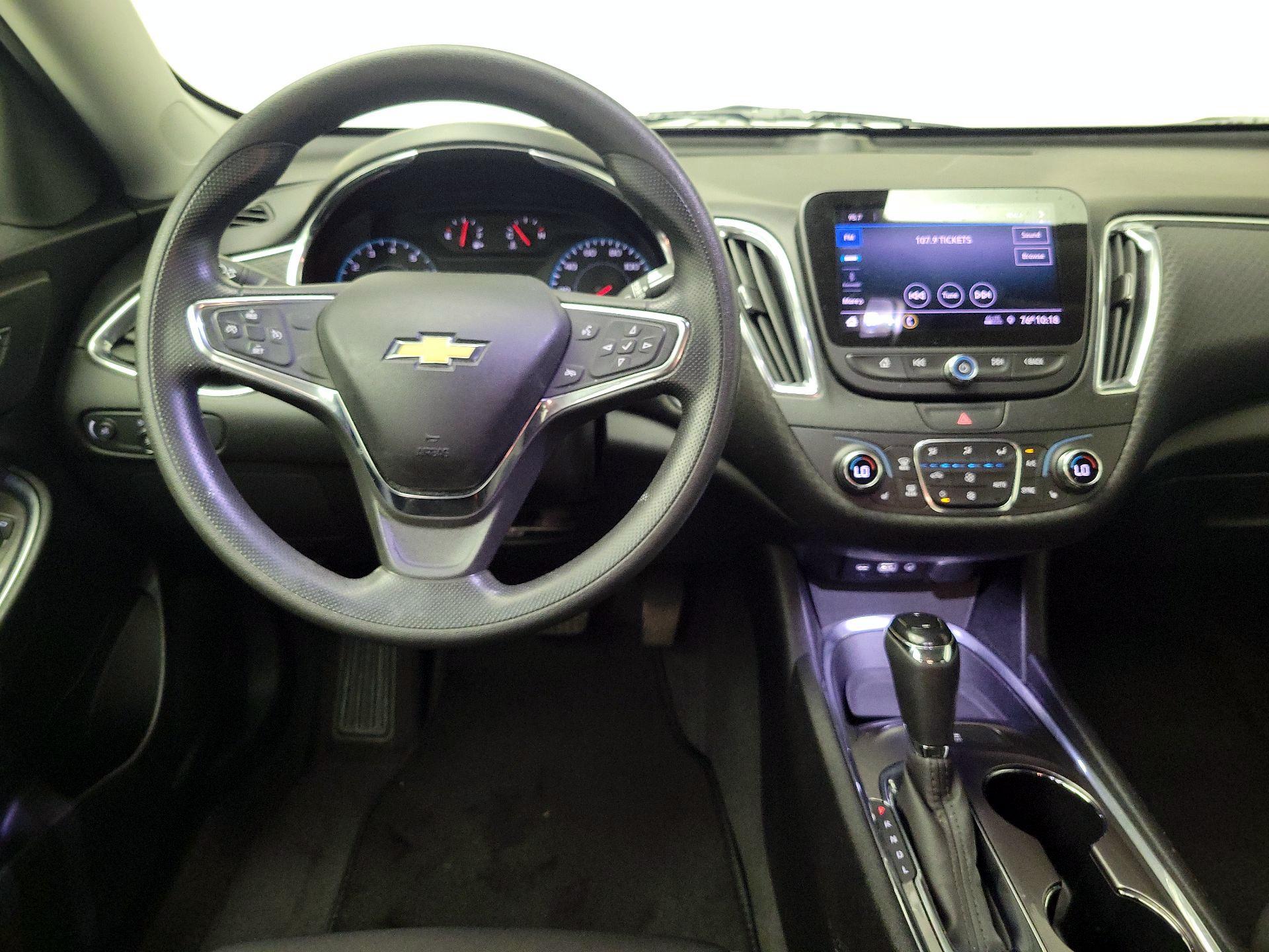 Thumbnail: 2019 Chevrolet Malibu - 10