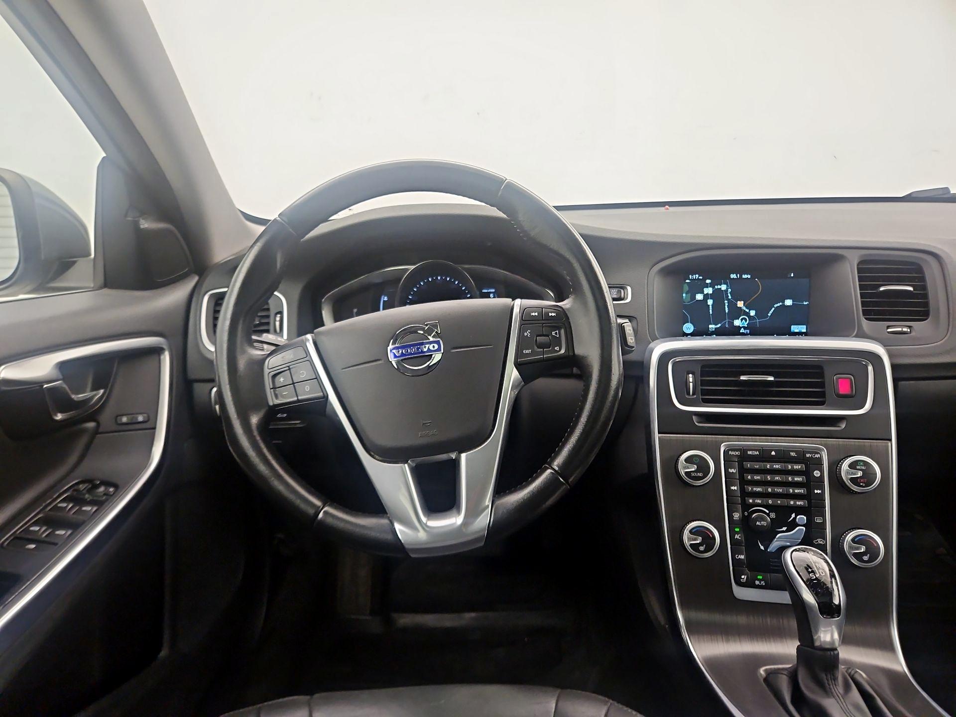 Thumbnail: 2016 Volvo V60 - 10