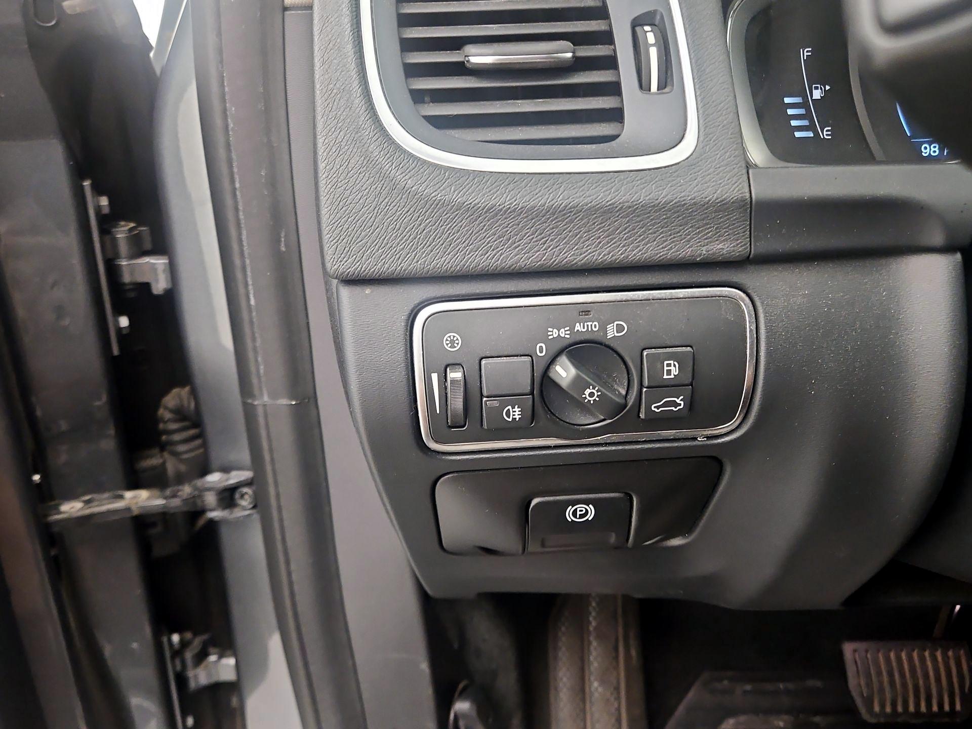 Thumbnail: 2016 Volvo V60 - 13