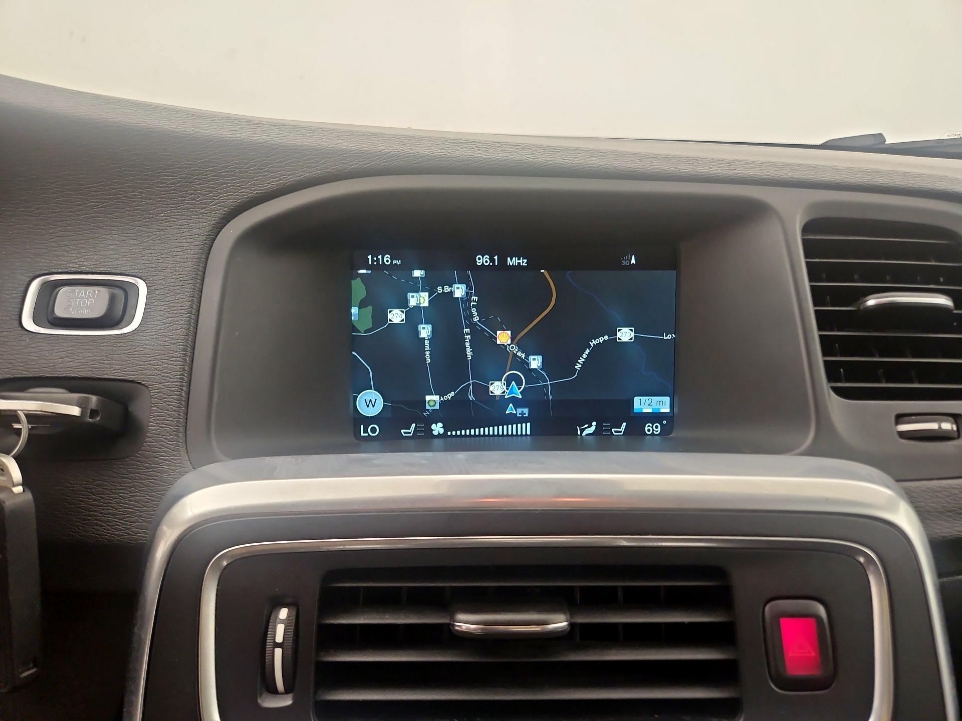 Thumbnail: 2016 Volvo V60 - 14