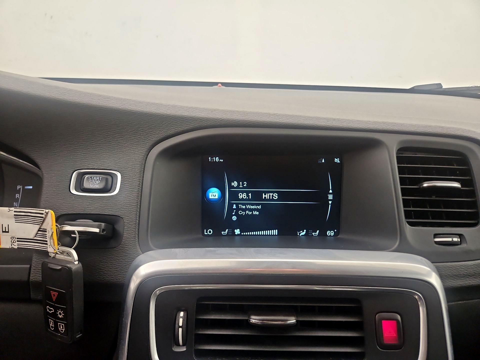 Thumbnail: 2016 Volvo V60 - 16