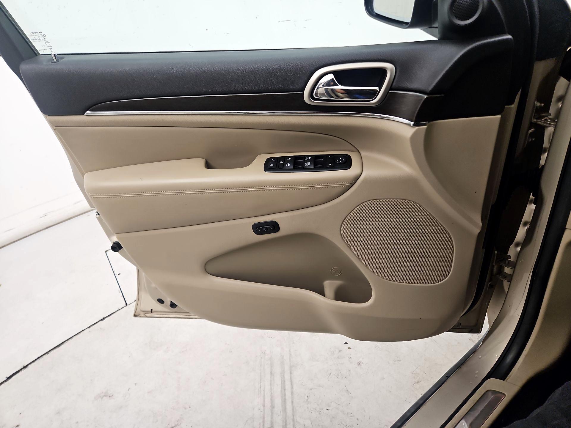 Thumbnail: 2014 Jeep Grand Cherokee - 12