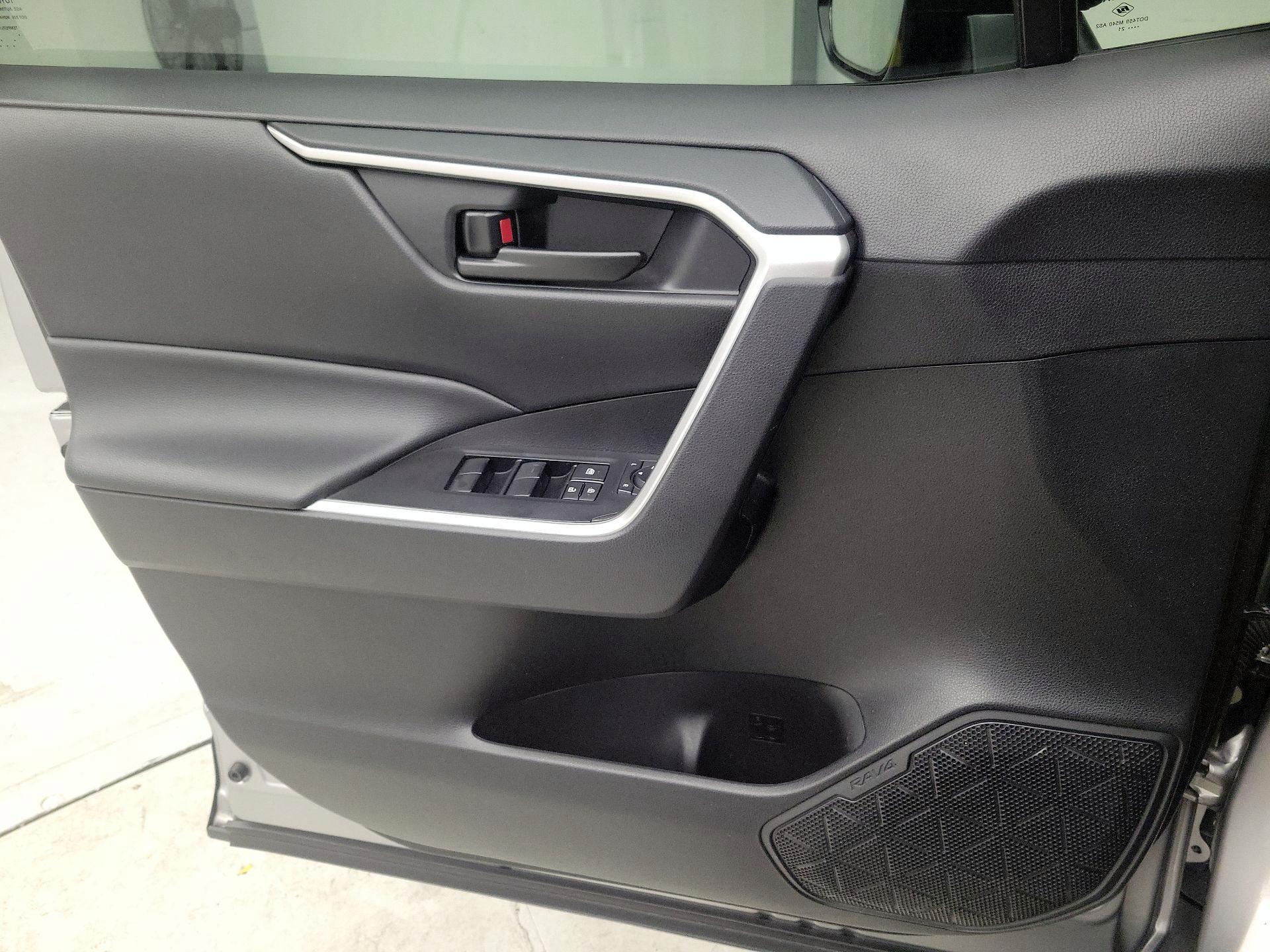 Thumbnail: 2021 Toyota RAV4 - 12