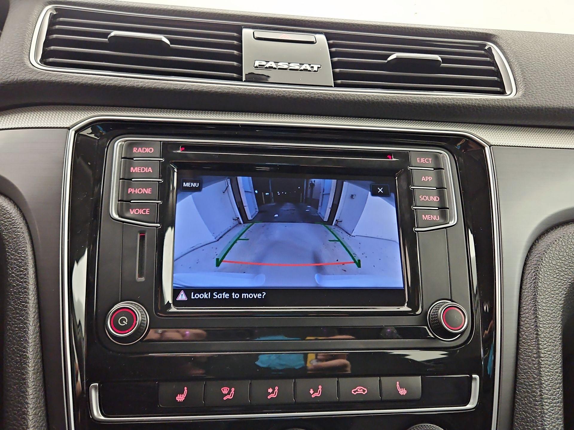 Thumbnail: 2018 Volkswagen Passat - 14