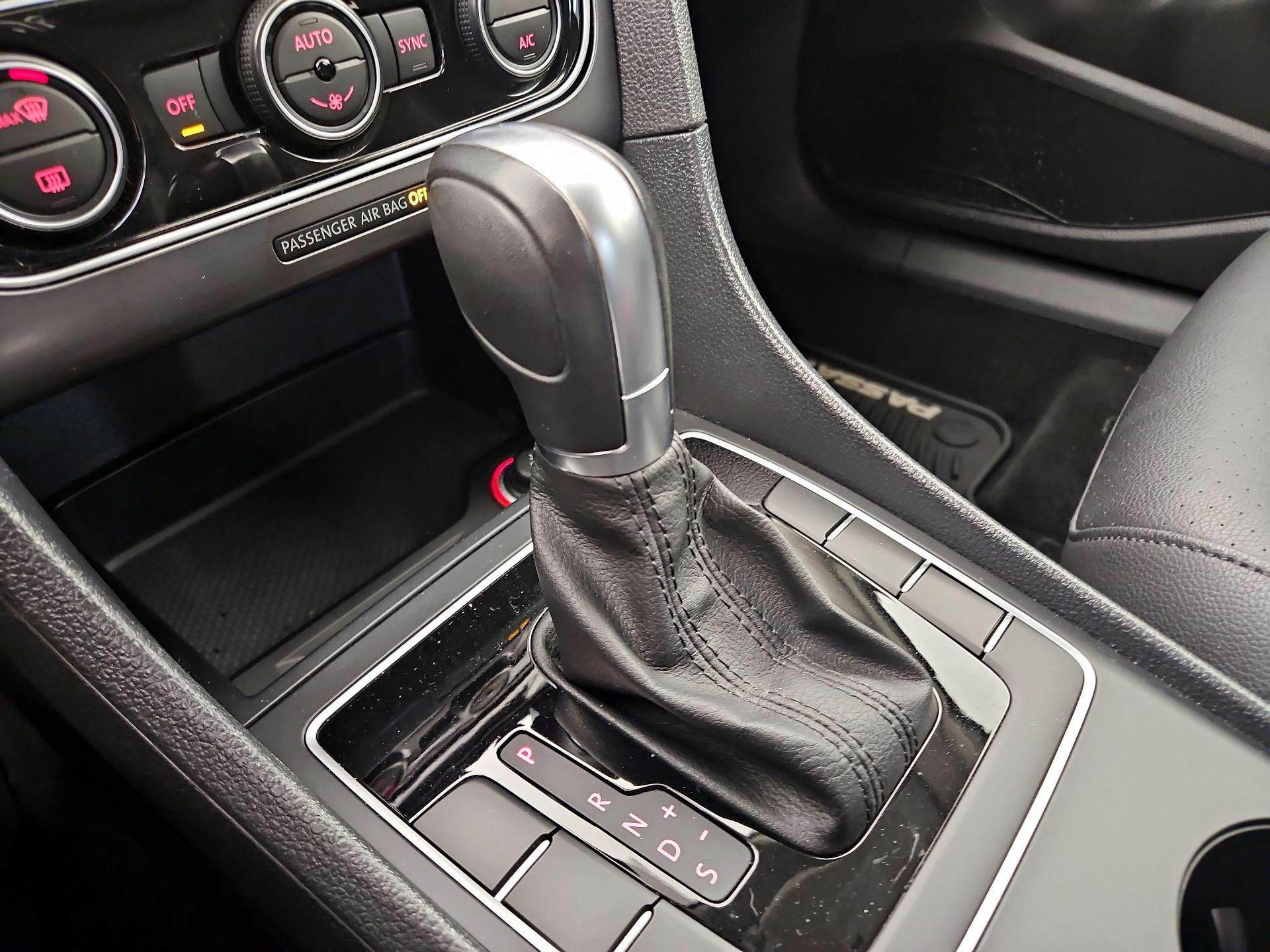 Thumbnail: 2018 Volkswagen Passat - 17