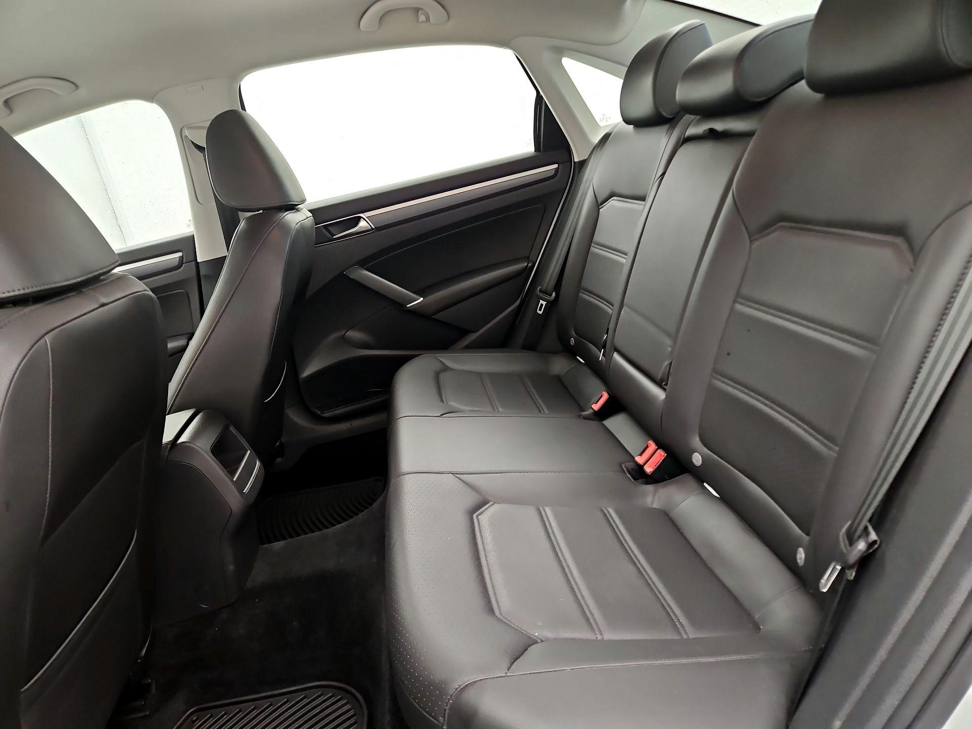 Thumbnail: 2018 Volkswagen Passat - 19