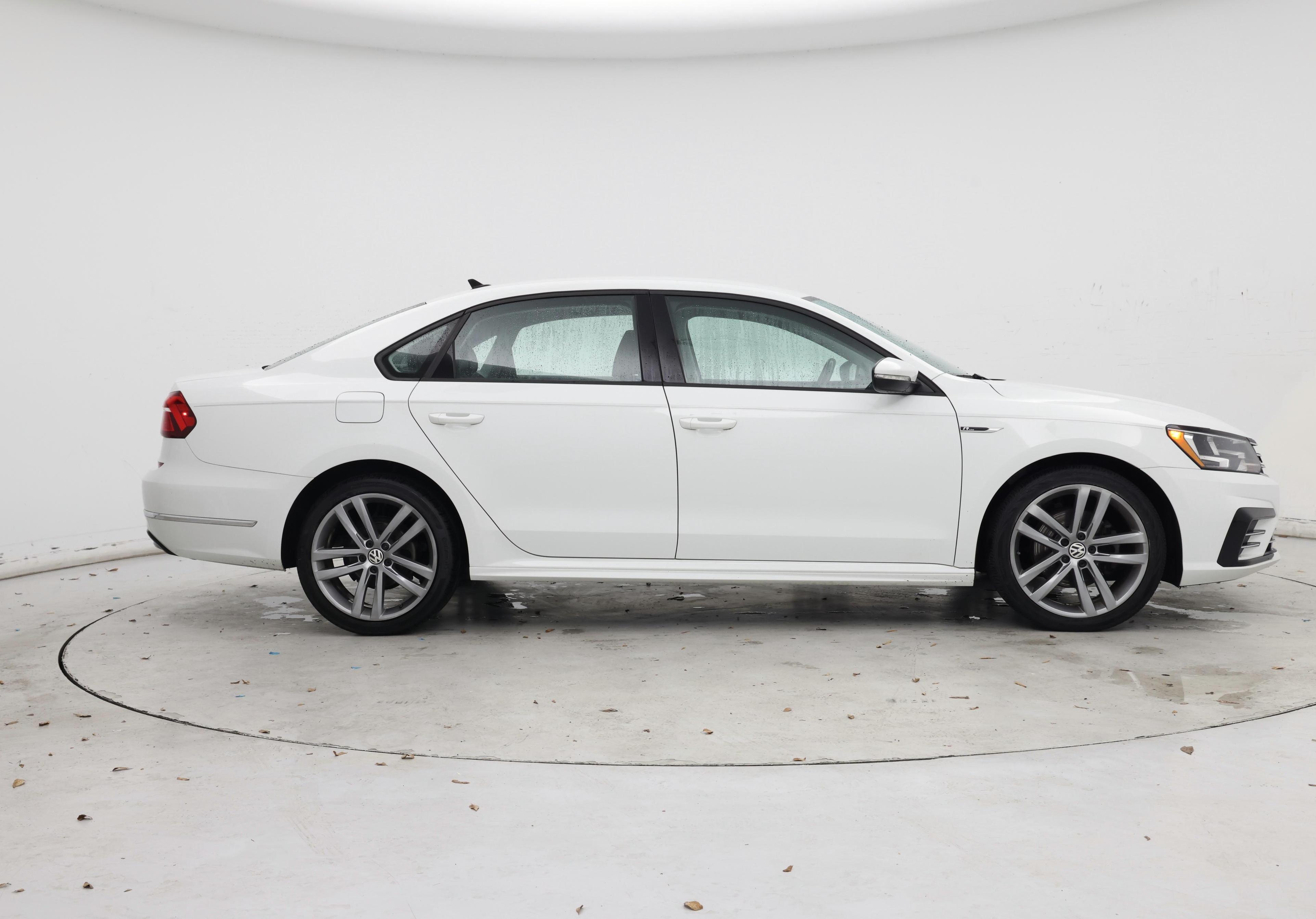 Thumbnail: 2018 Volkswagen Passat - 7