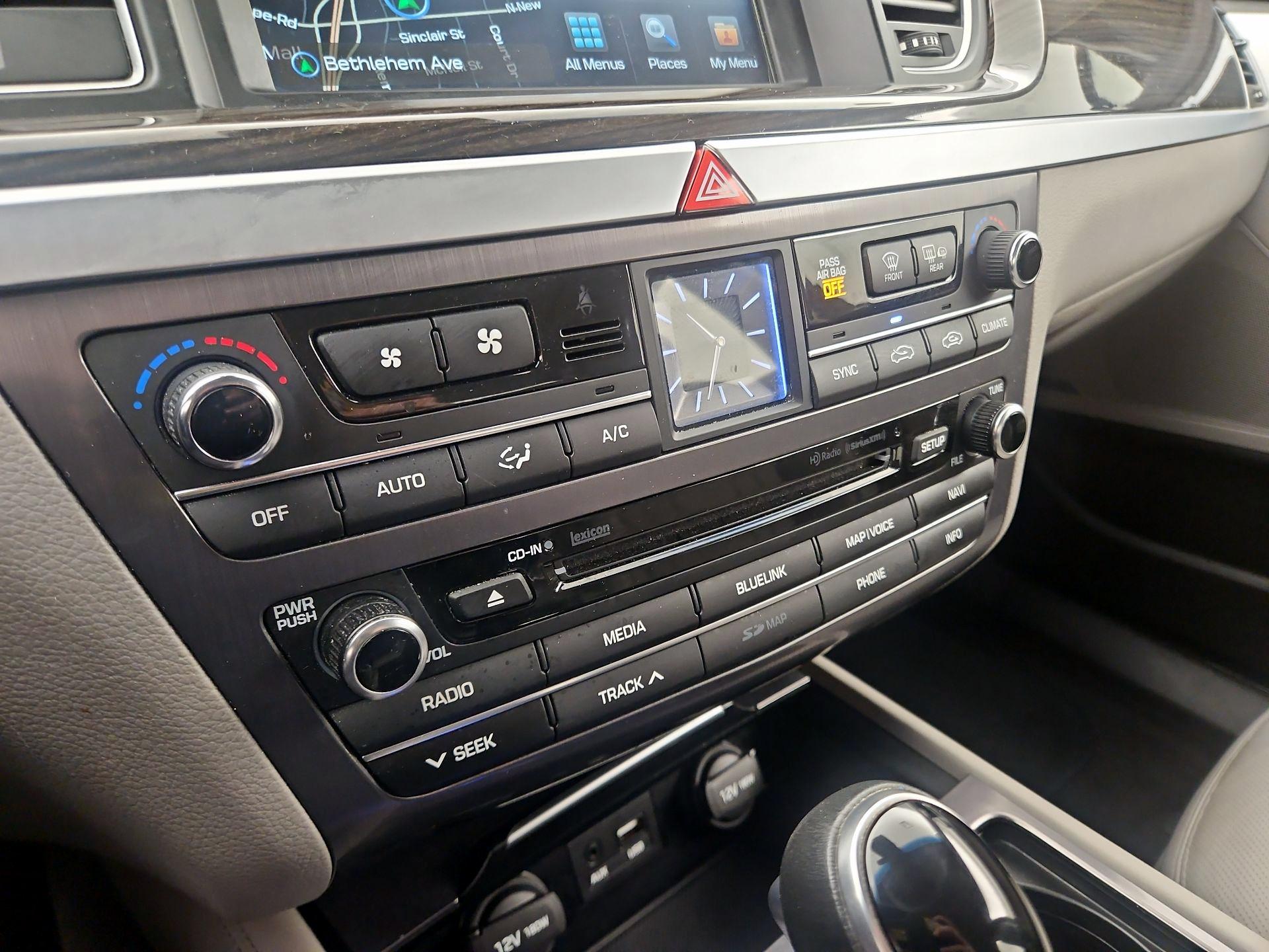 Thumbnail: 2015 Hyundai Genesis - 16