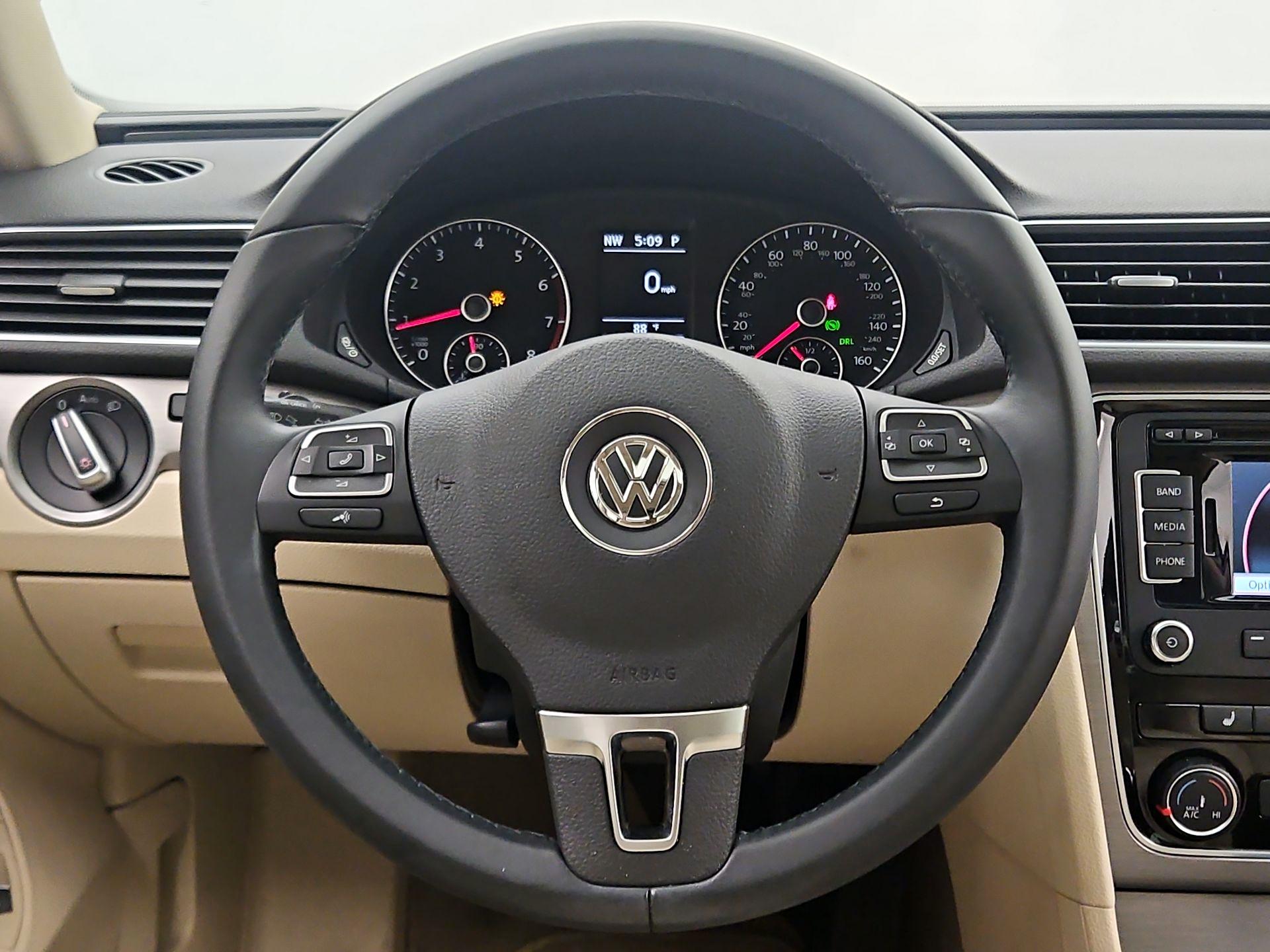 Thumbnail: 2014 Volkswagen Passat - 10