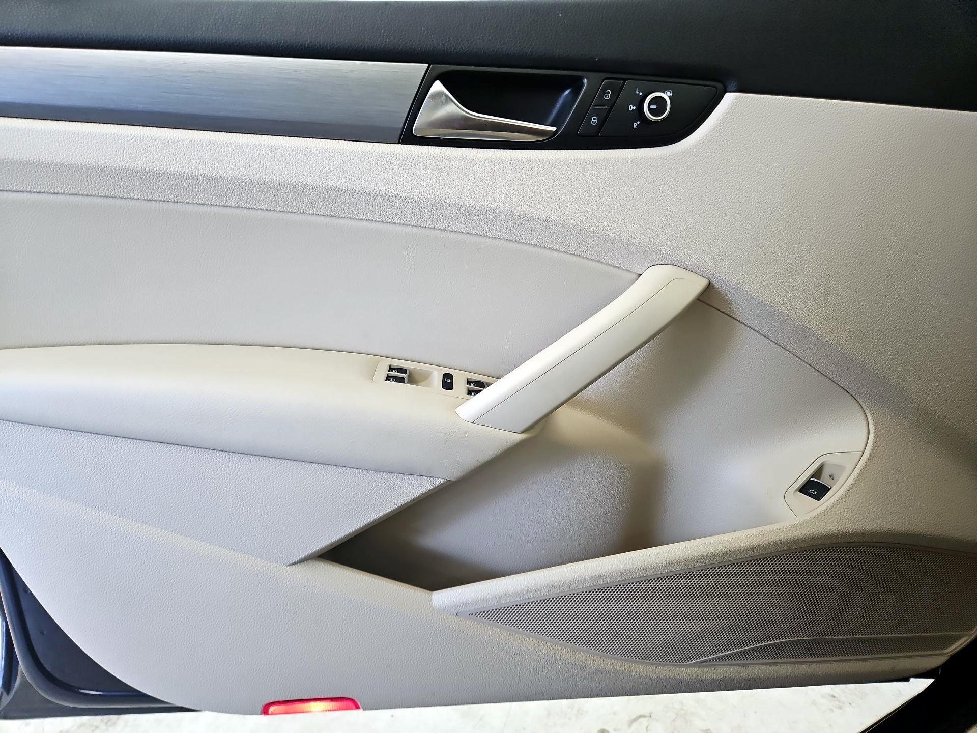Thumbnail: 2014 Volkswagen Passat - 12