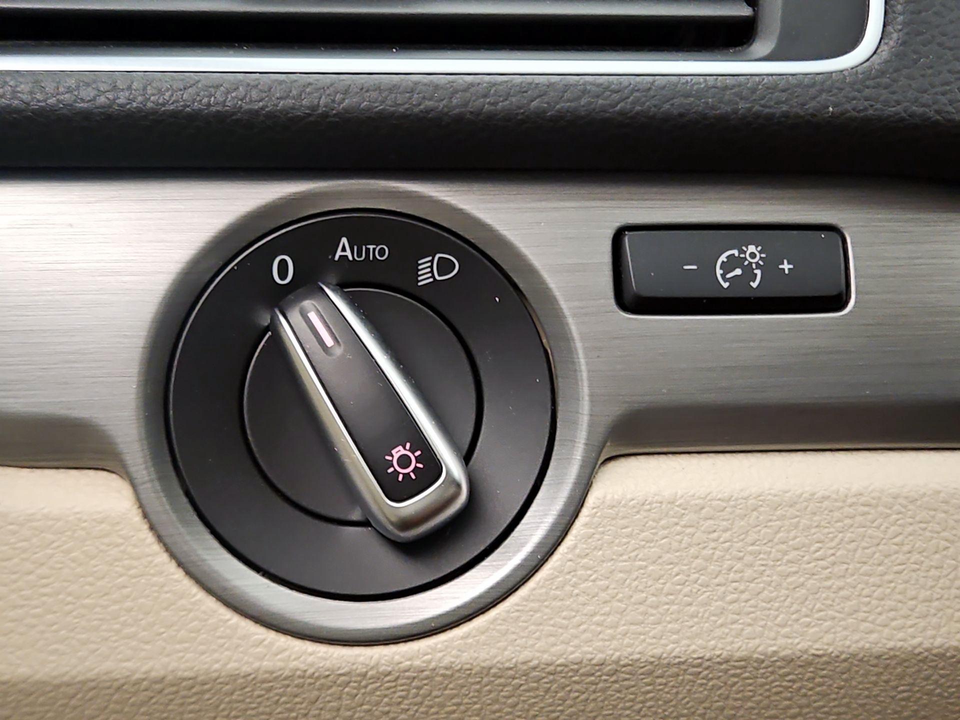 Thumbnail: 2014 Volkswagen Passat - 13