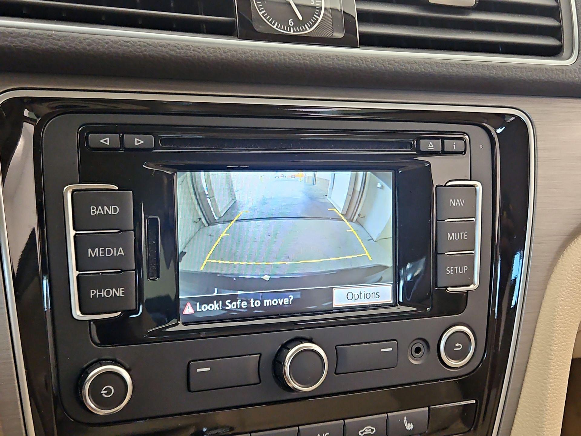 Thumbnail: 2014 Volkswagen Passat - 15