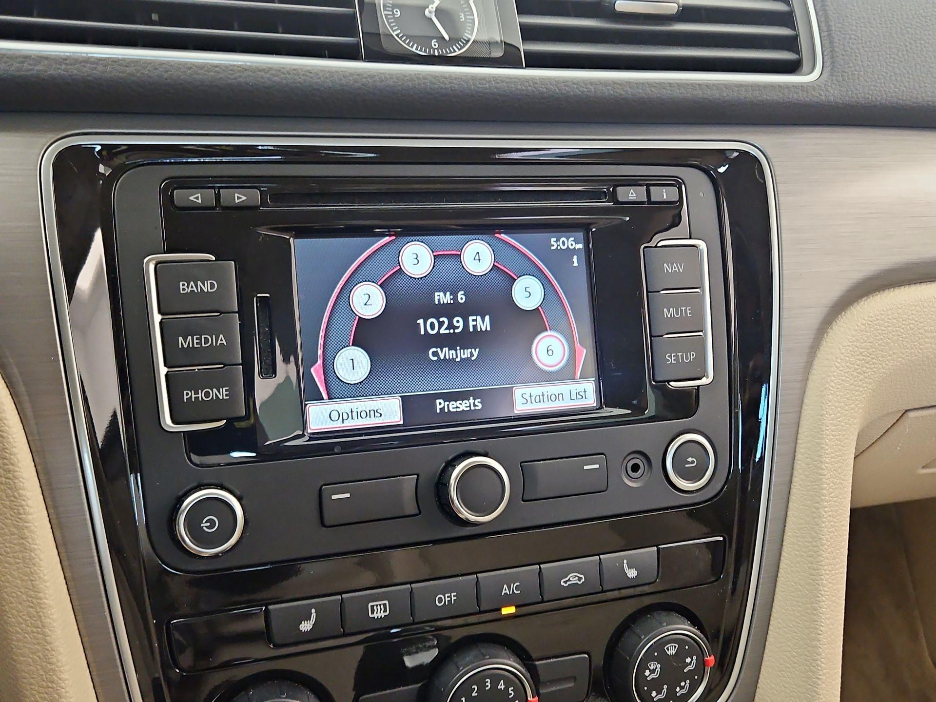 Thumbnail: 2014 Volkswagen Passat - 16