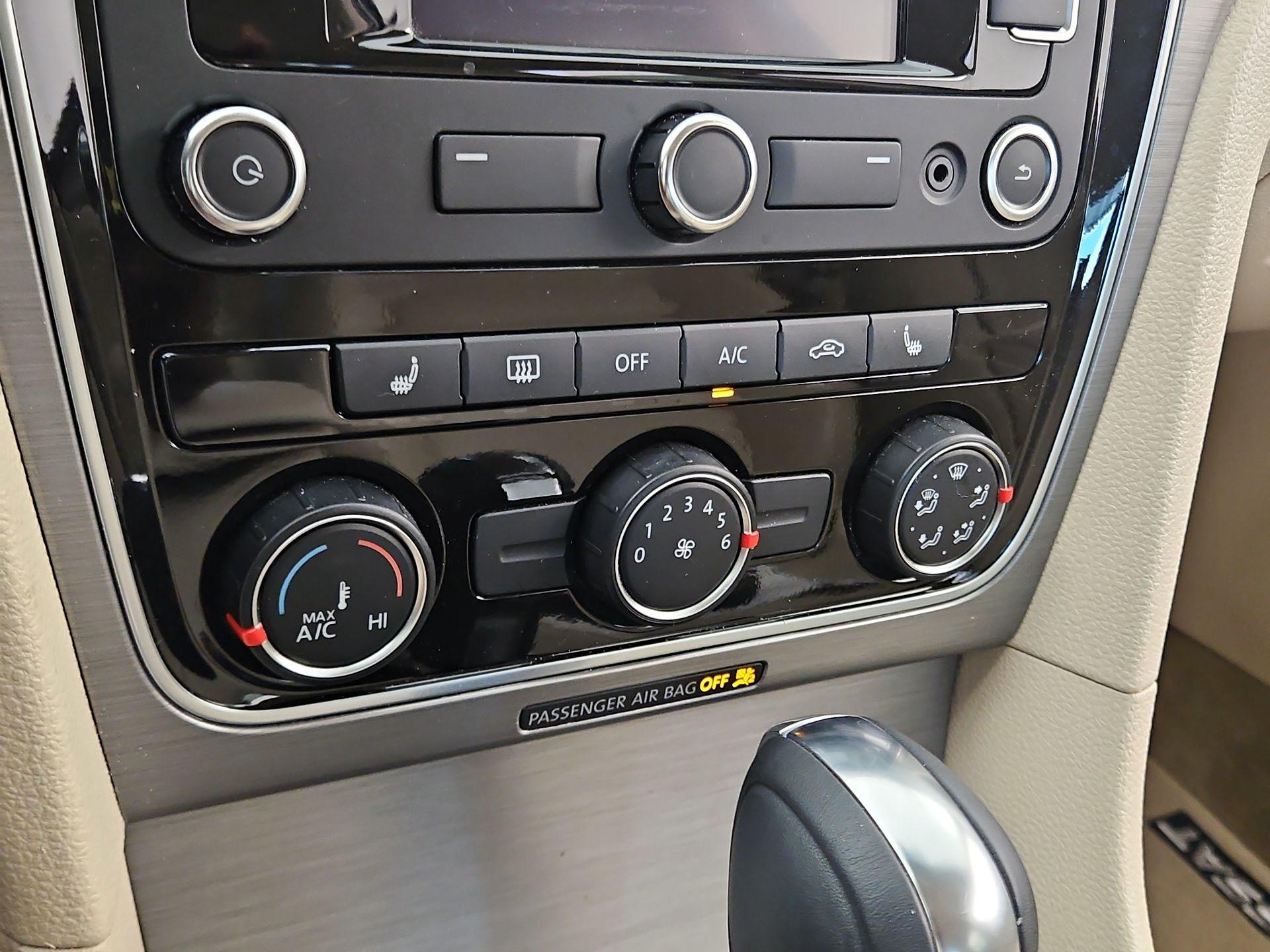 Thumbnail: 2014 Volkswagen Passat - 17