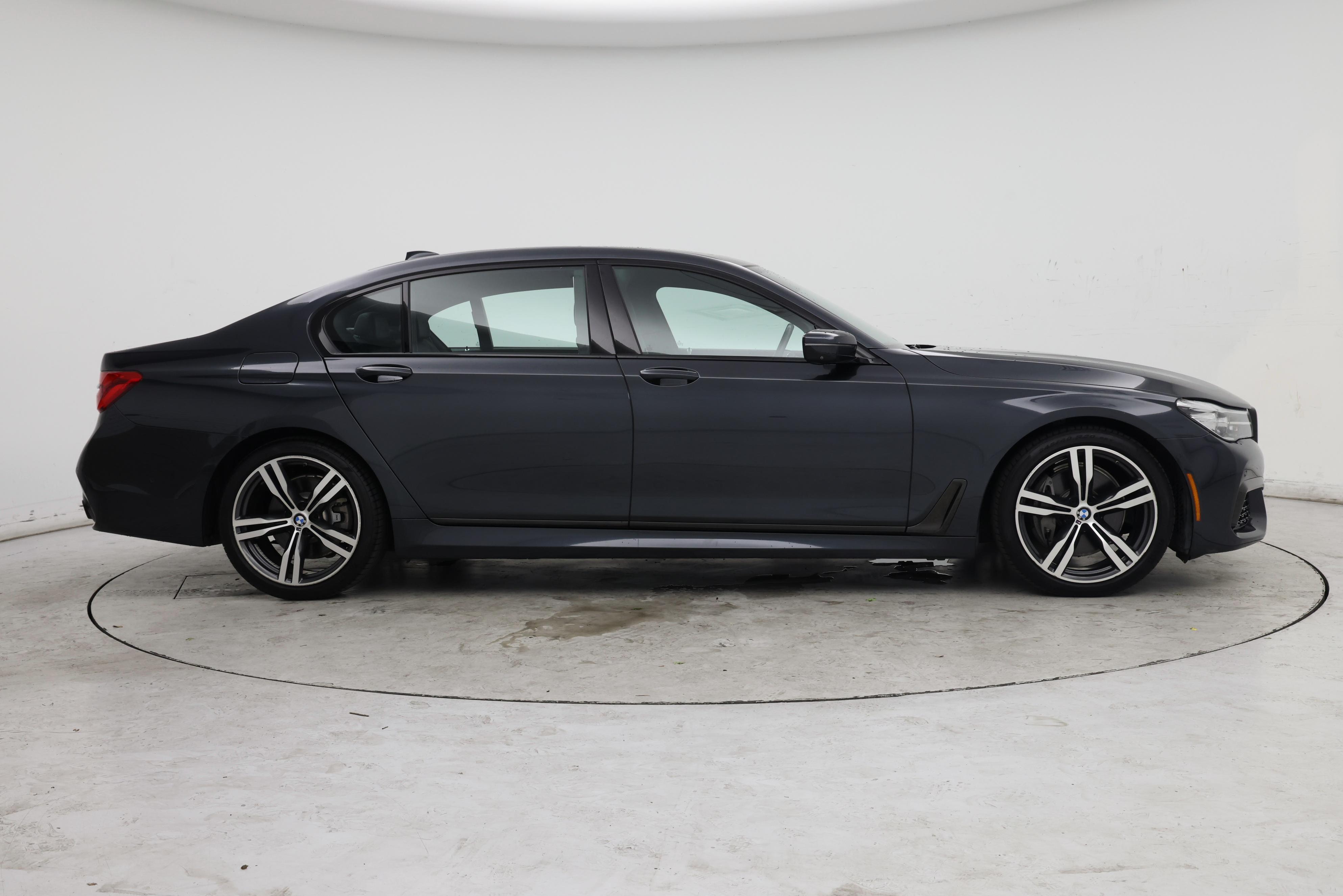 Thumbnail: 2017 BMW 7 Series - 7
