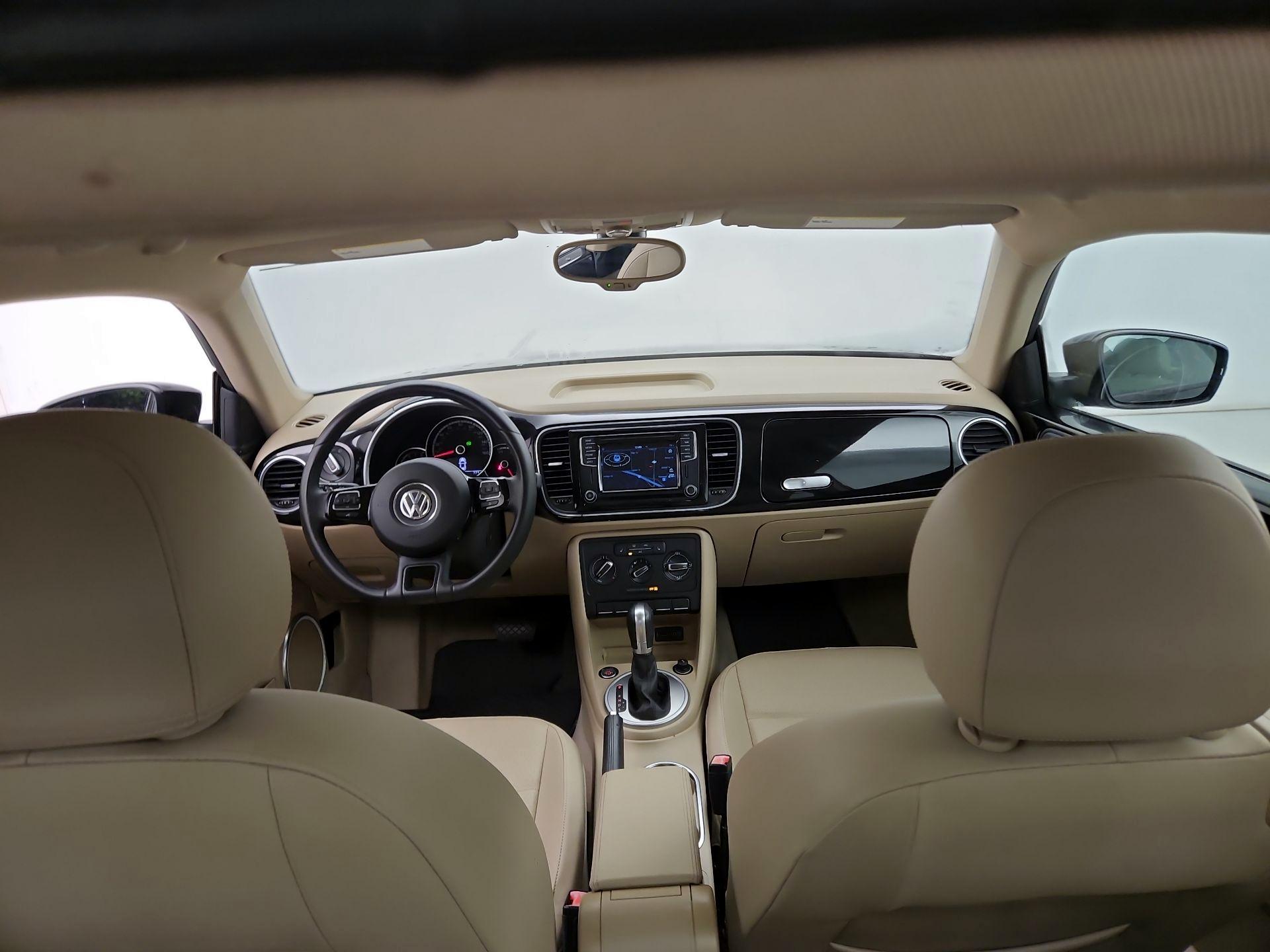 Thumbnail: 2016 Volkswagen Beetle - 9