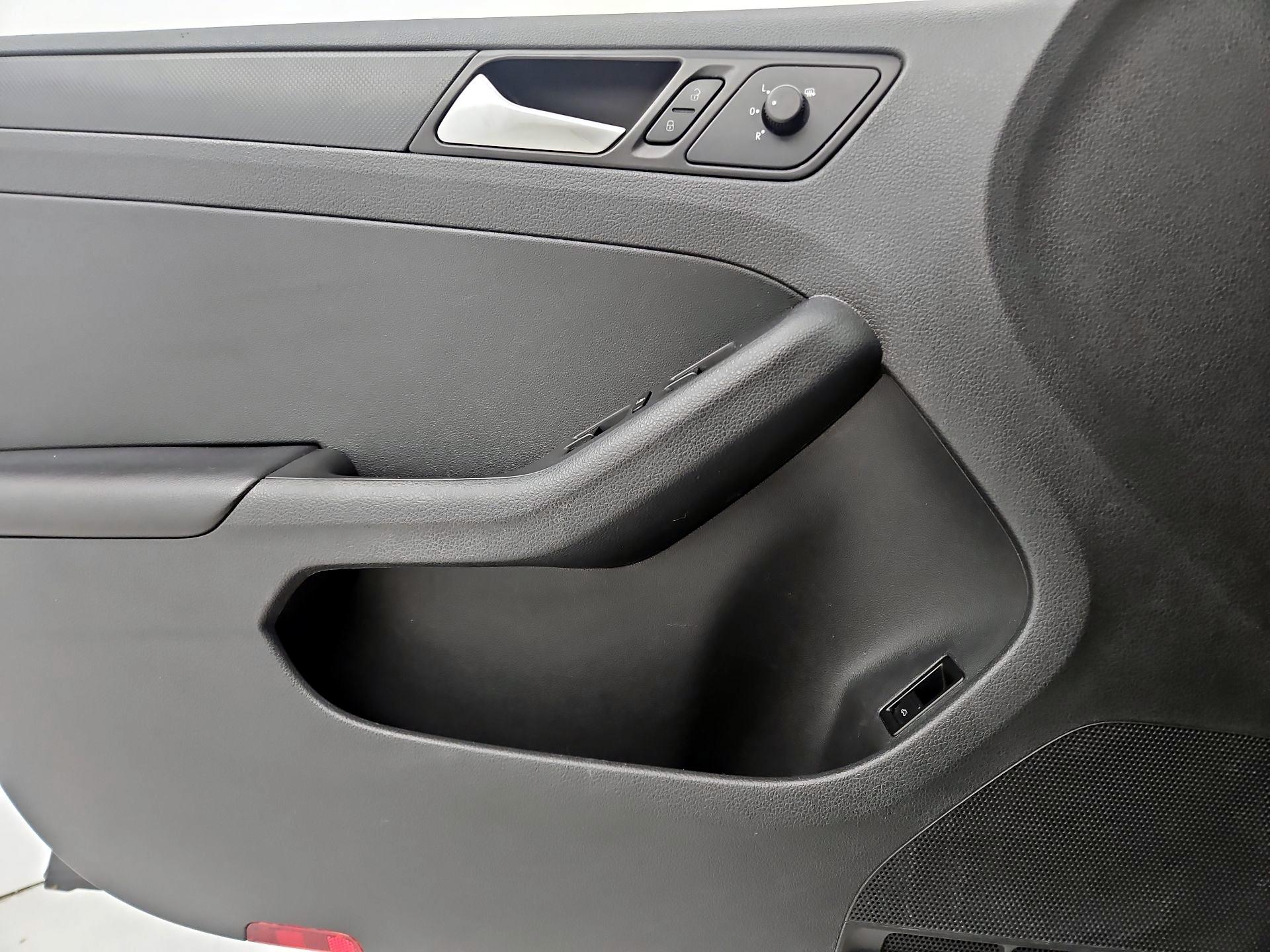 Thumbnail: 2014 Volkswagen Jetta - 12