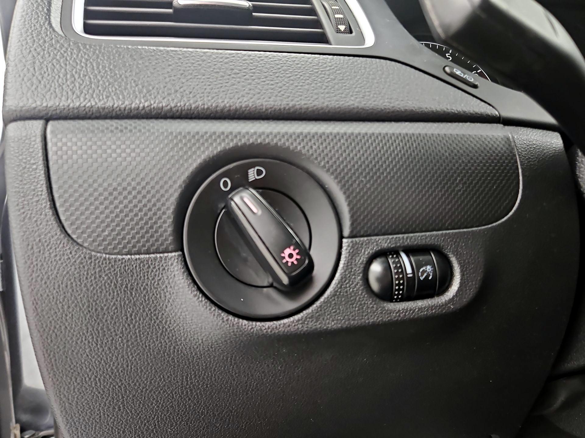 Thumbnail: 2014 Volkswagen Jetta - 13