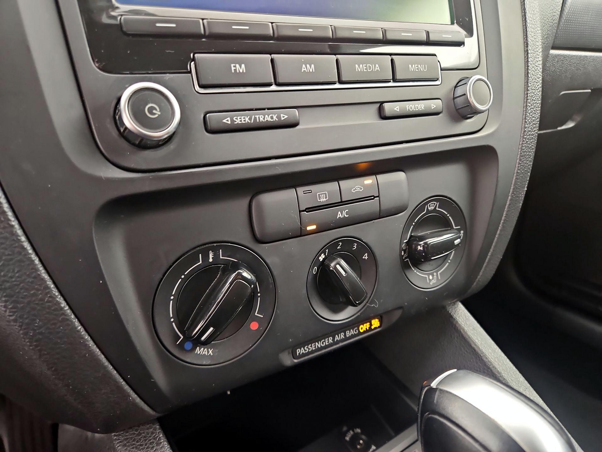Thumbnail: 2014 Volkswagen Jetta - 15