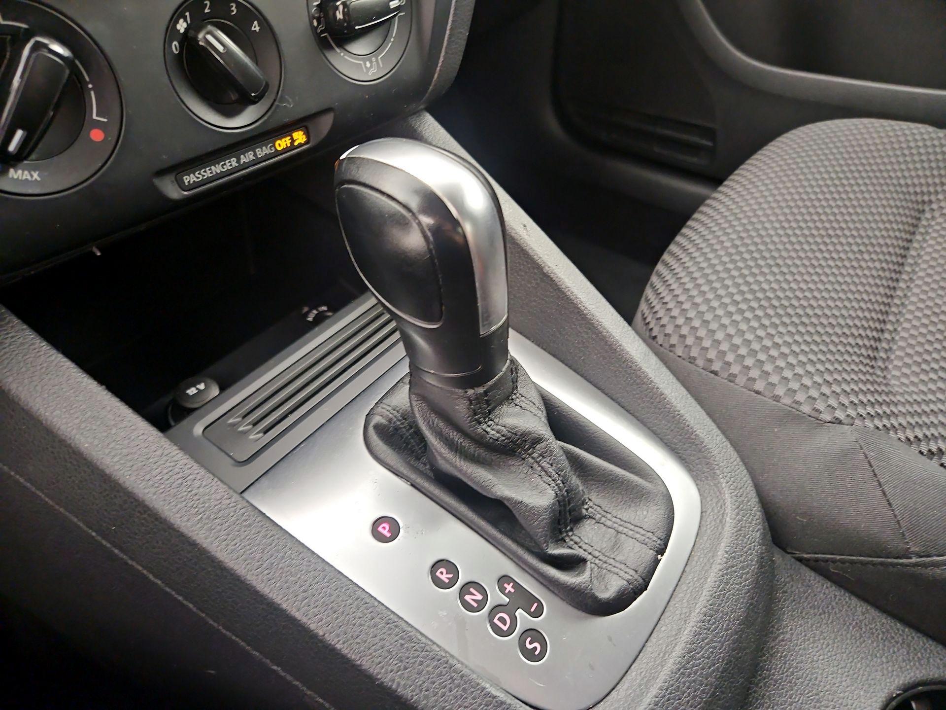 Thumbnail: 2014 Volkswagen Jetta - 16