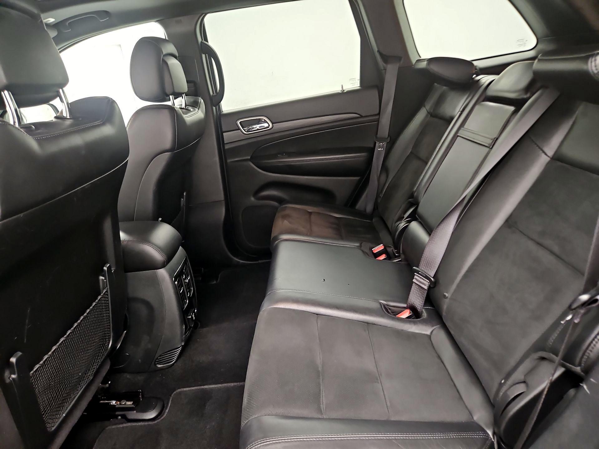 Thumbnail: 2020 Jeep Grand Cherokee - 20