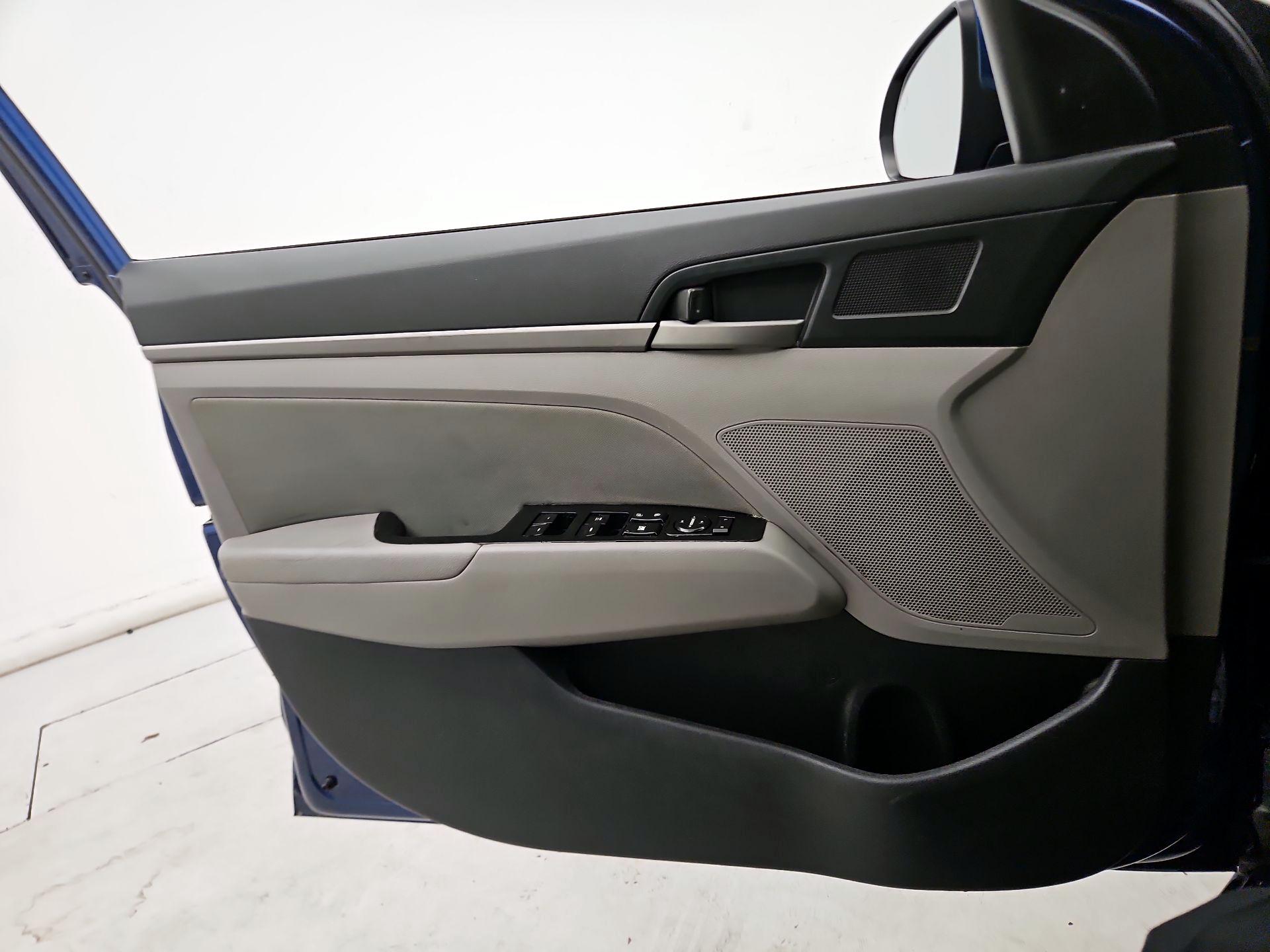 Thumbnail: 2018 Hyundai Elantra - 12