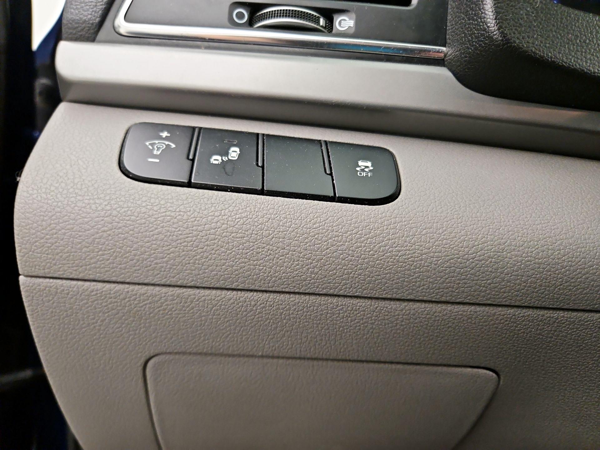 Thumbnail: 2018 Hyundai Elantra - 13