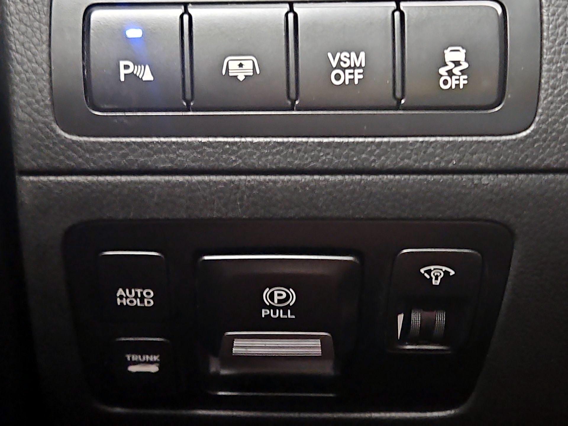 Thumbnail: 2013 Hyundai Equus - 13