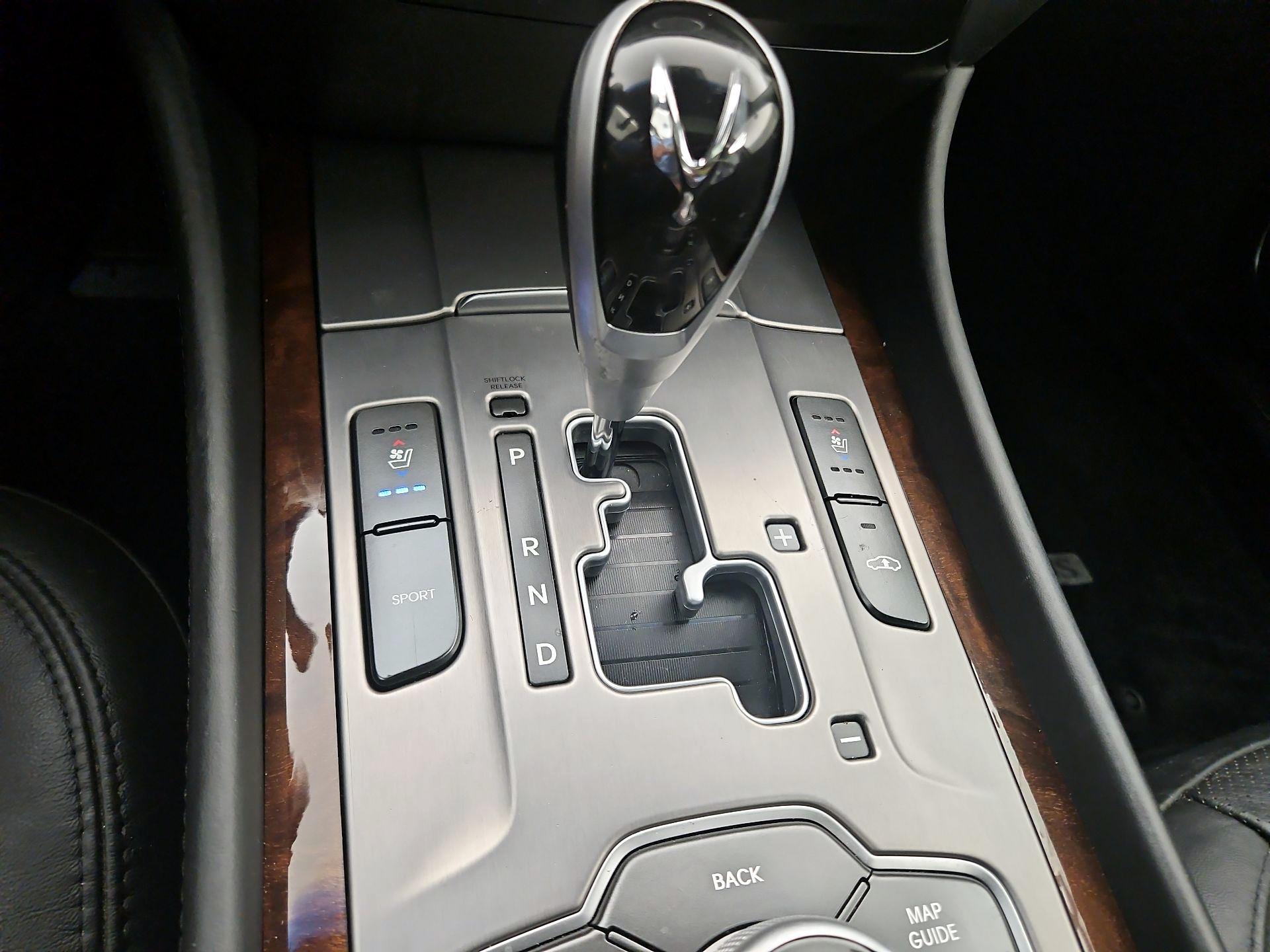 Thumbnail: 2013 Hyundai Equus - 18