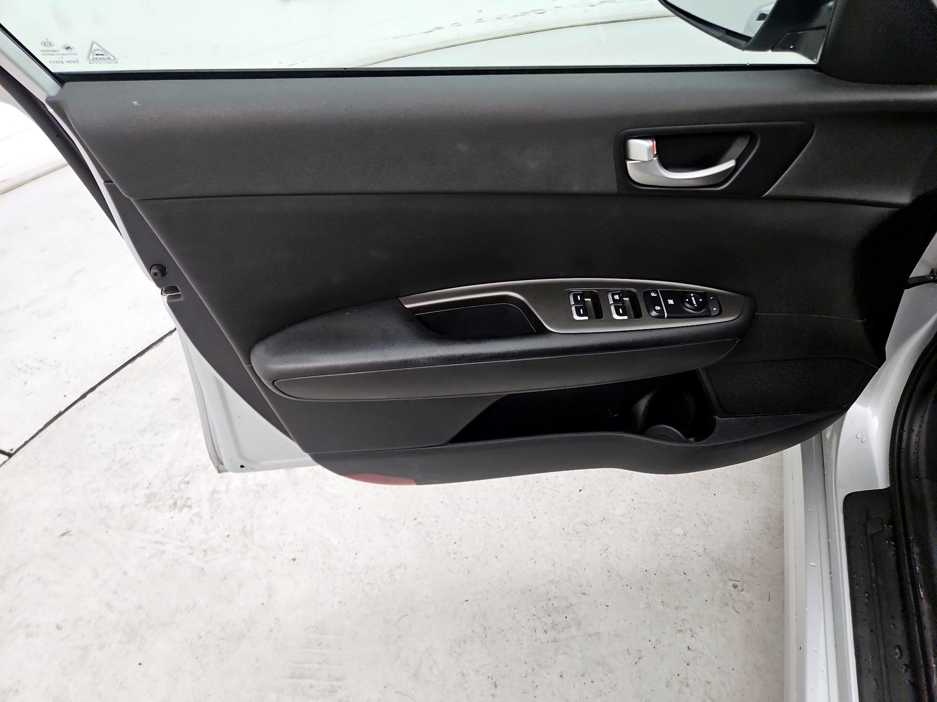 Thumbnail: 2020 Kia Optima - 12