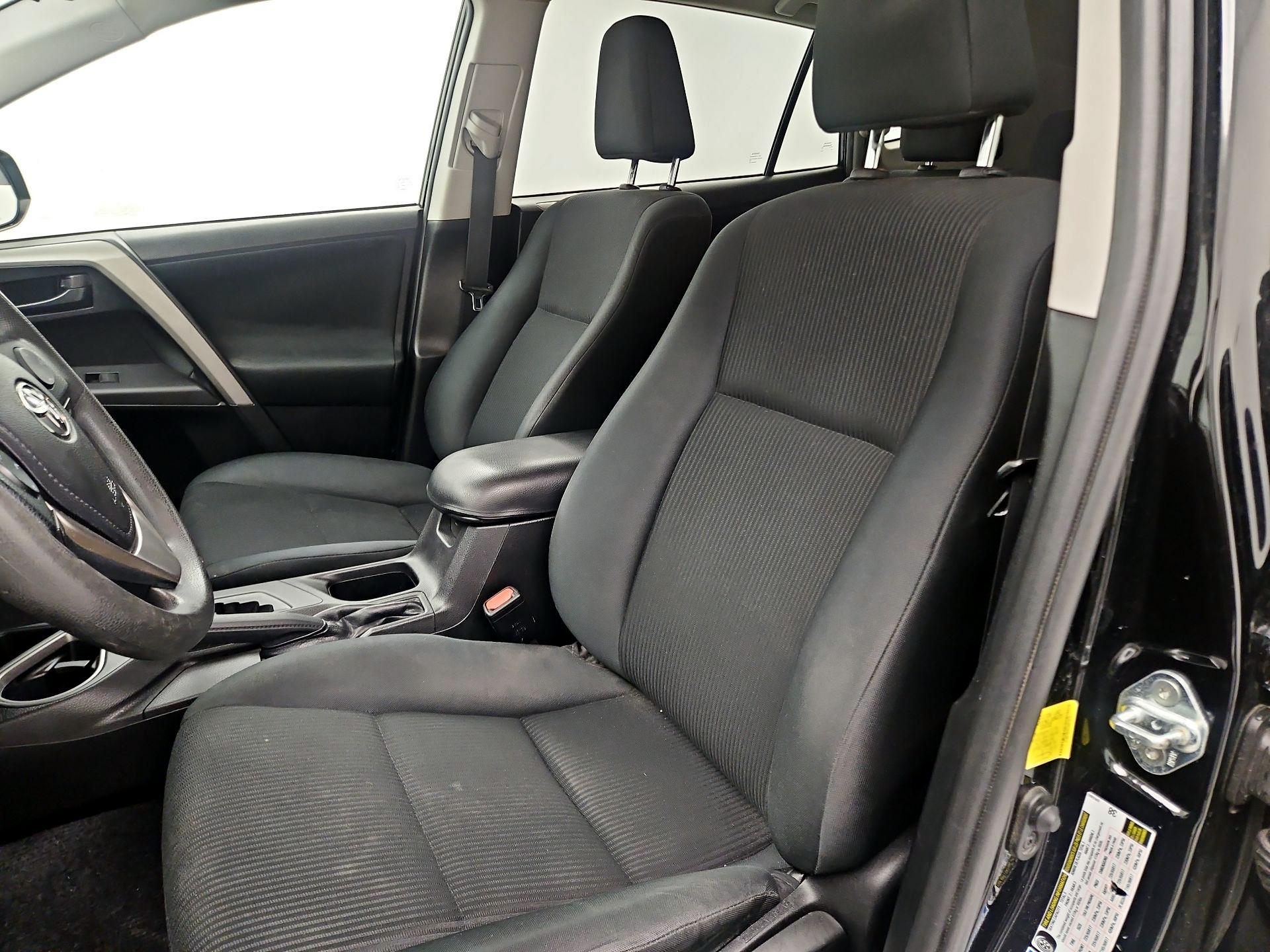Thumbnail: 2016 Toyota RAV4 - 11