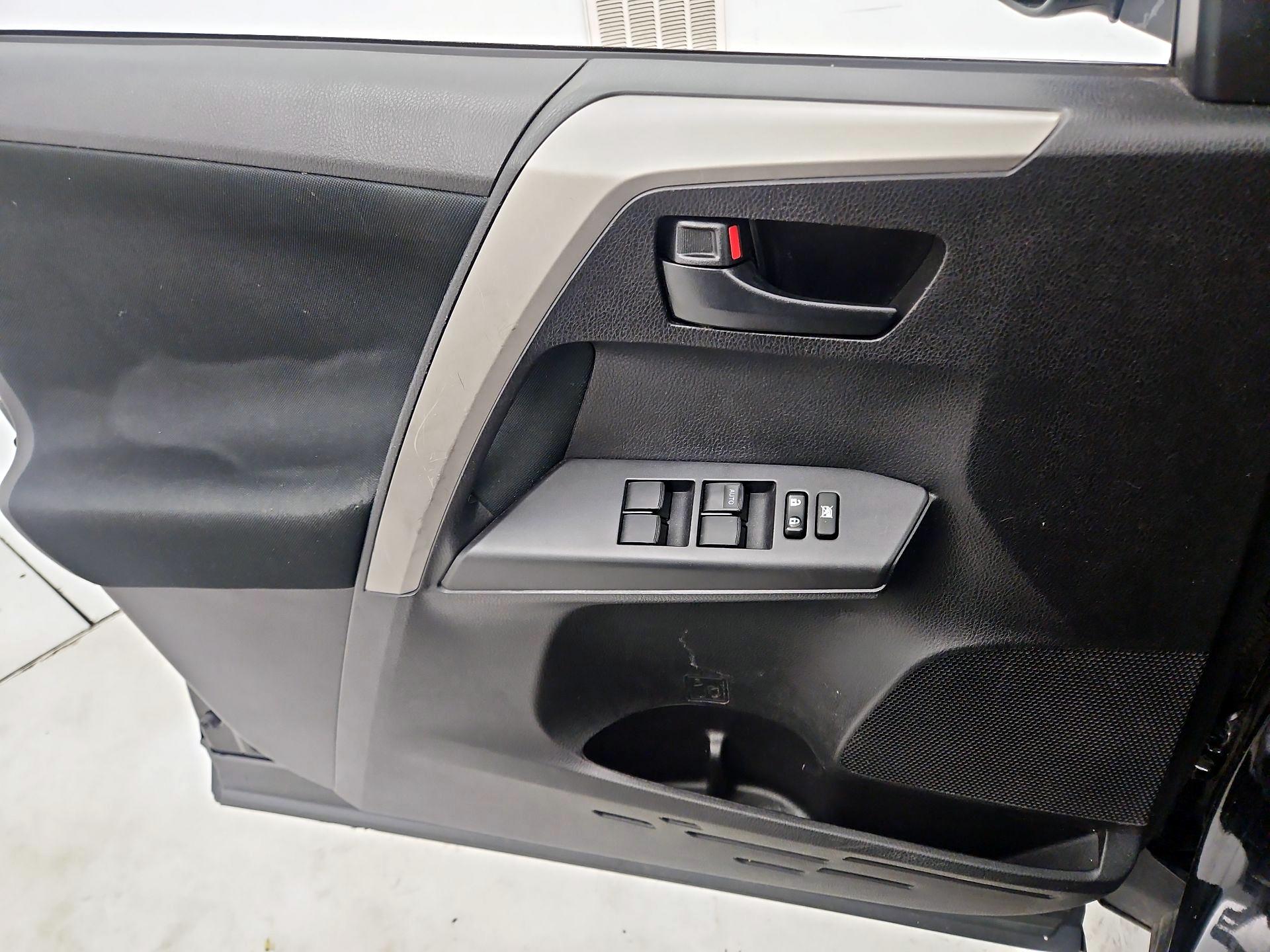 Thumbnail: 2016 Toyota RAV4 - 12