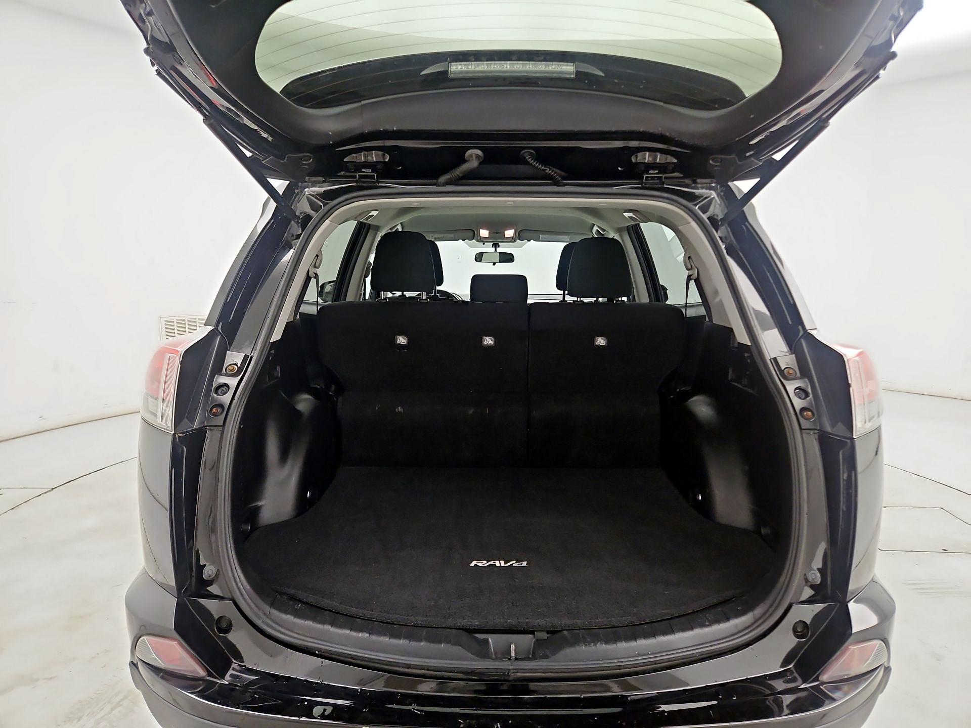 Thumbnail: 2016 Toyota RAV4 - 20
