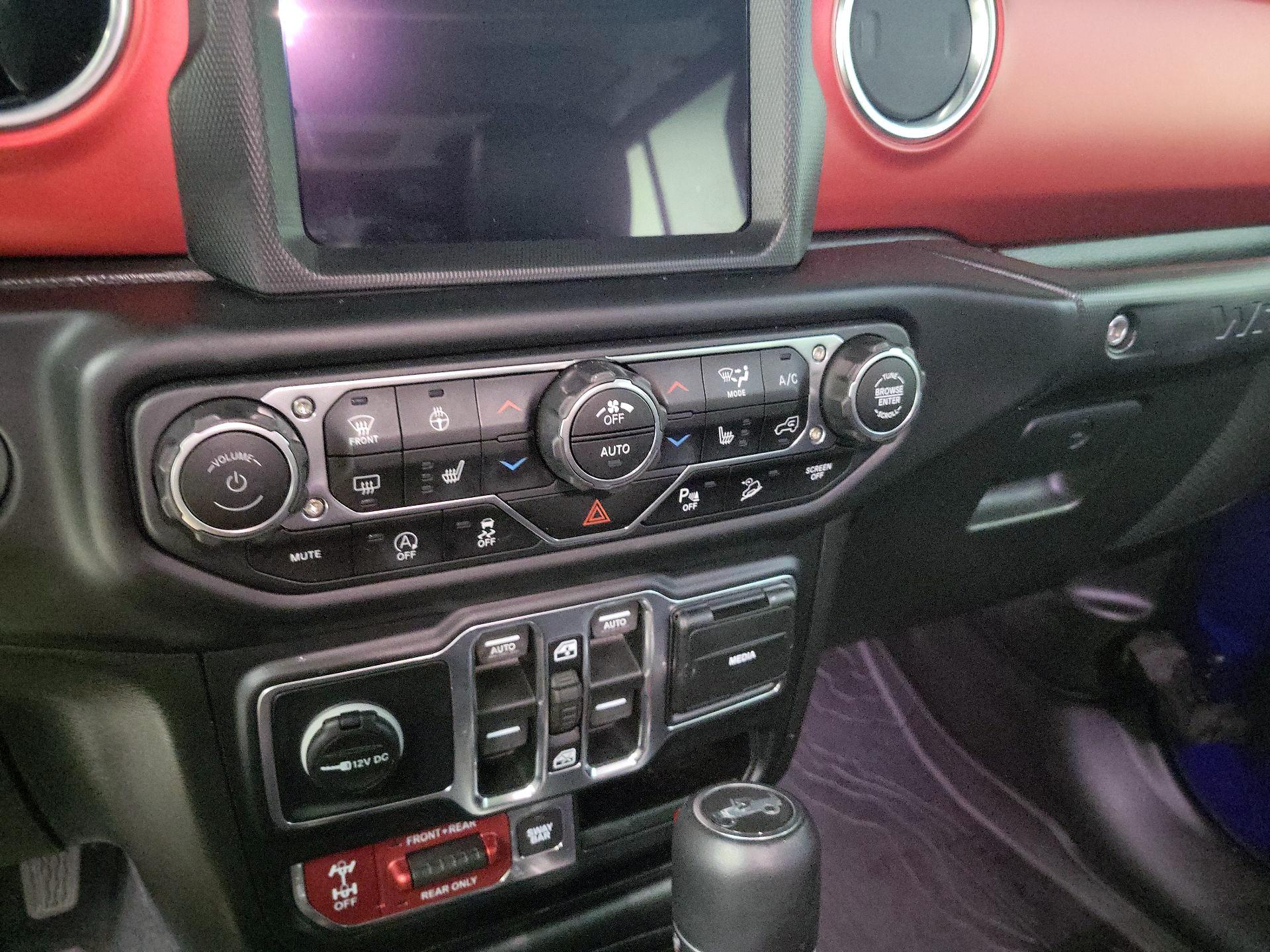 Thumbnail: 2019 Jeep Wrangler - 16