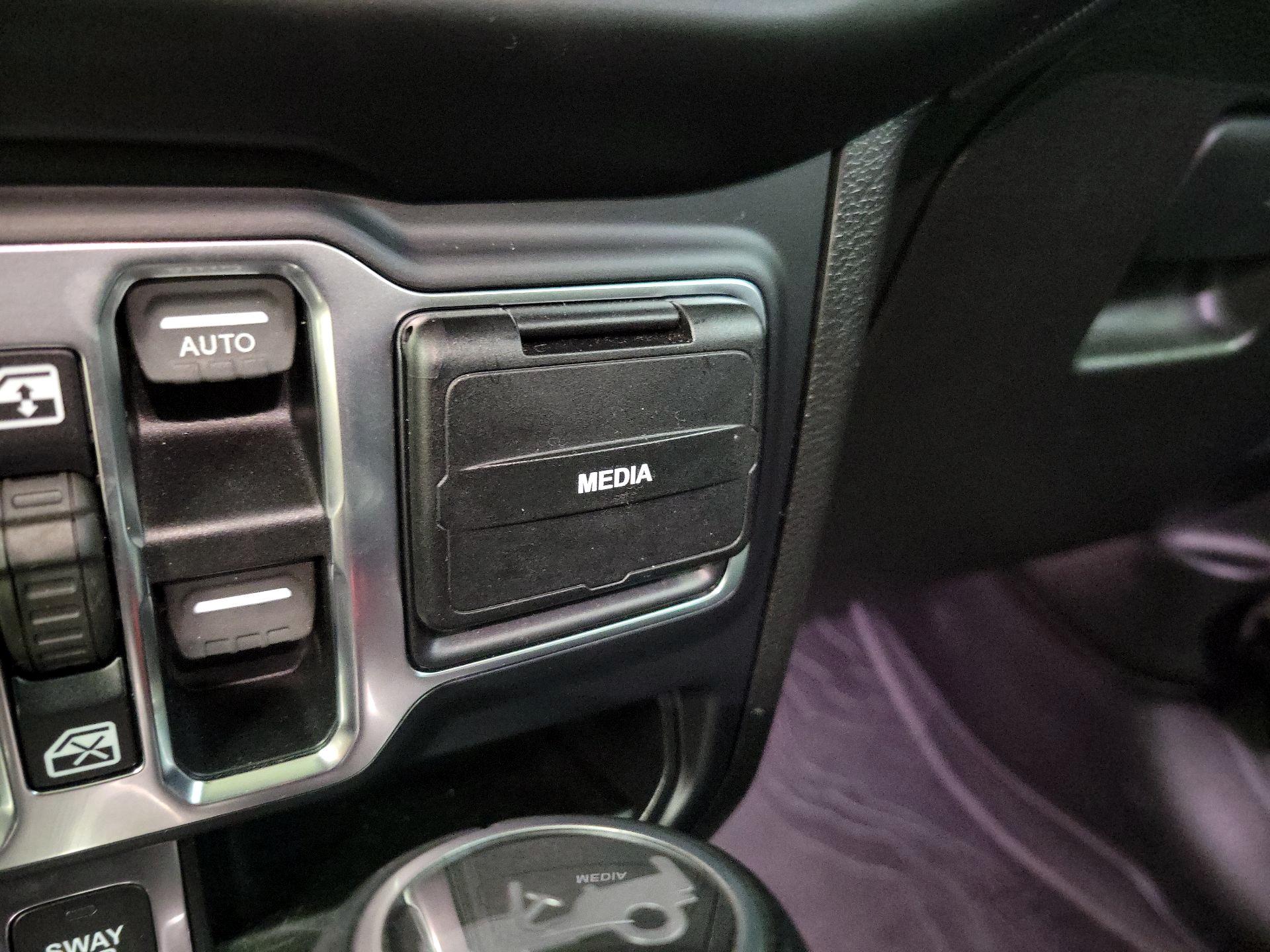 Thumbnail: 2019 Jeep Wrangler - 18