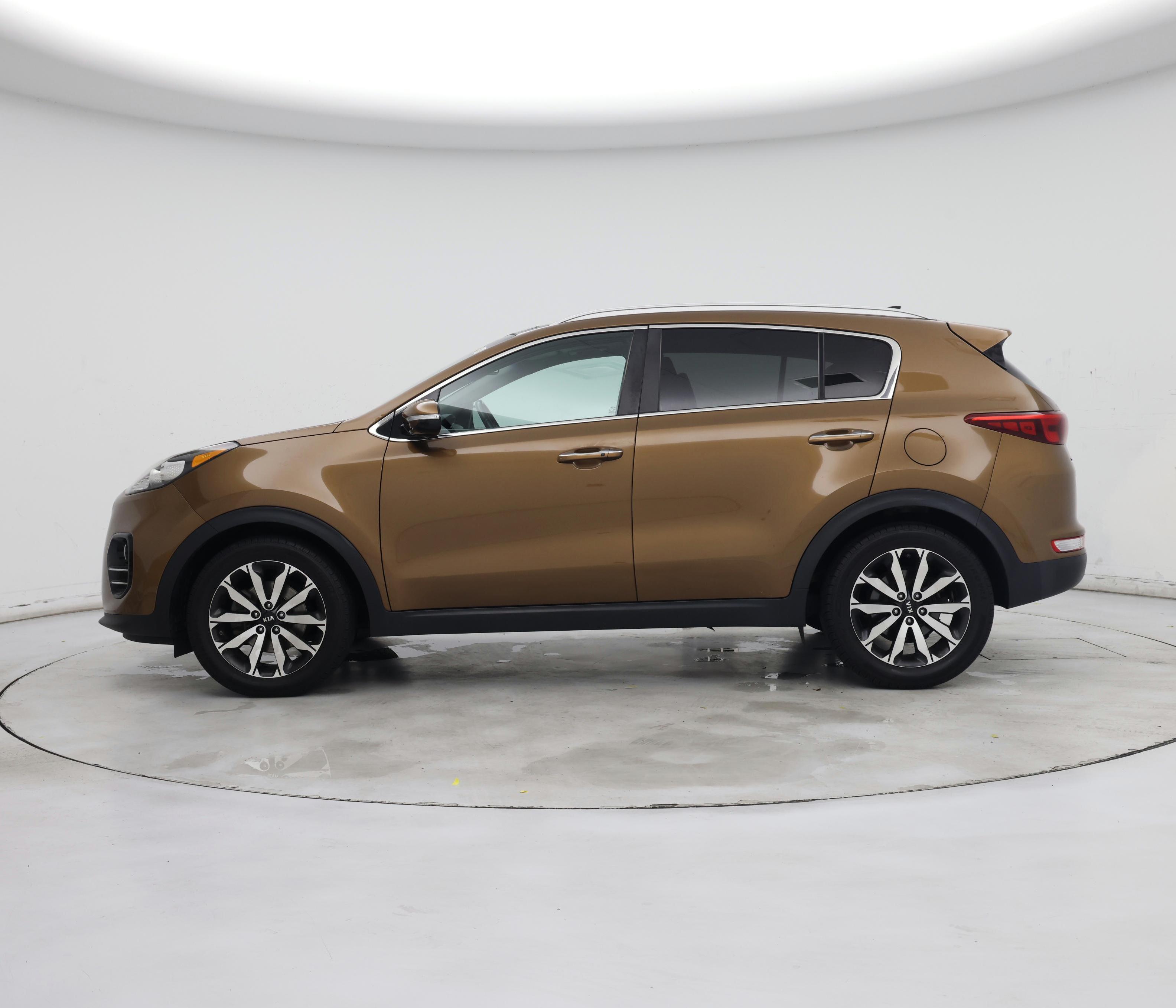 Thumbnail: 2017 Kia Sportage - 3