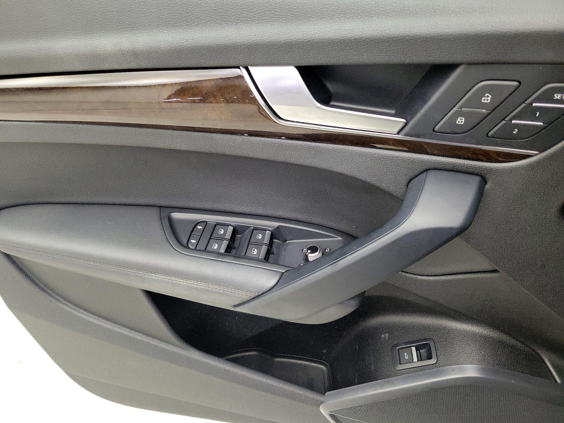 Thumbnail: 2019 Audi Q5 - 12