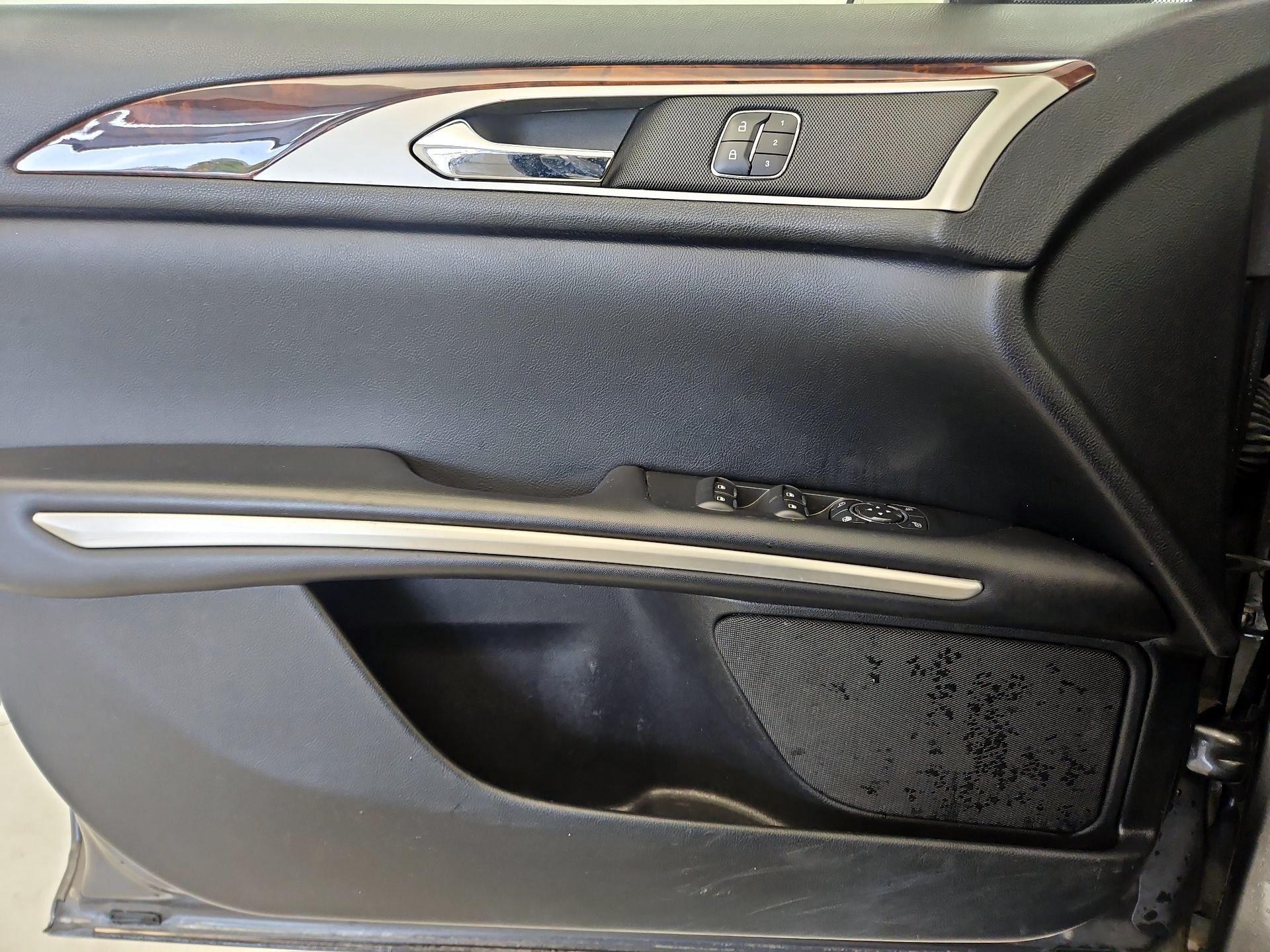 Thumbnail: 2016 Lincoln MKZ - 12