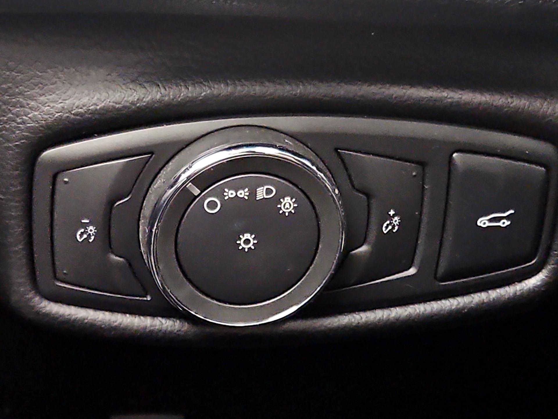 Thumbnail: 2016 Lincoln MKZ - 13