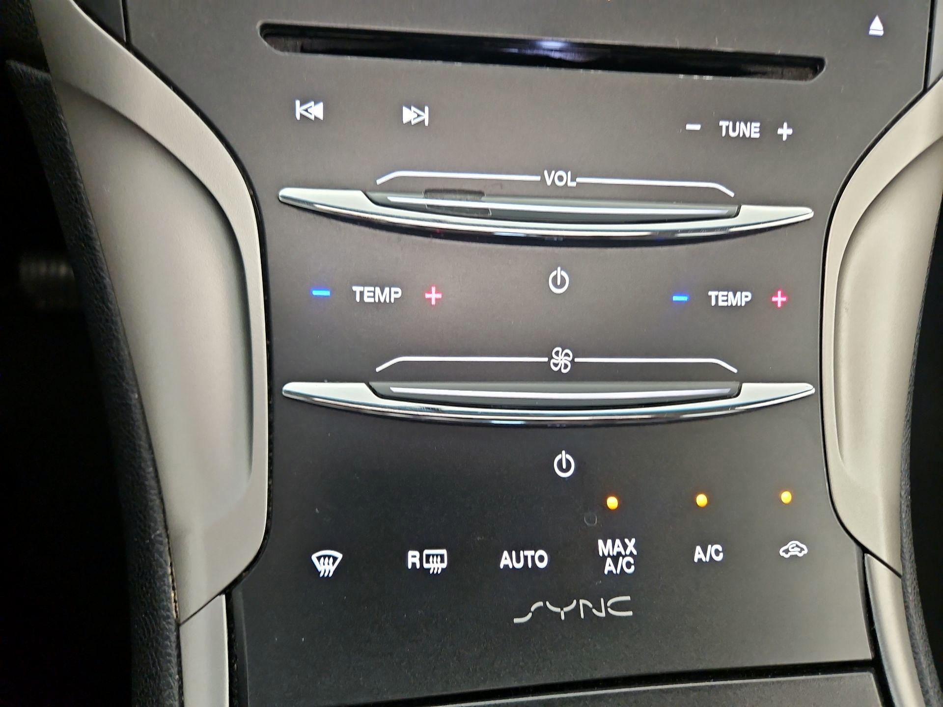 Thumbnail: 2016 Lincoln MKZ - 17