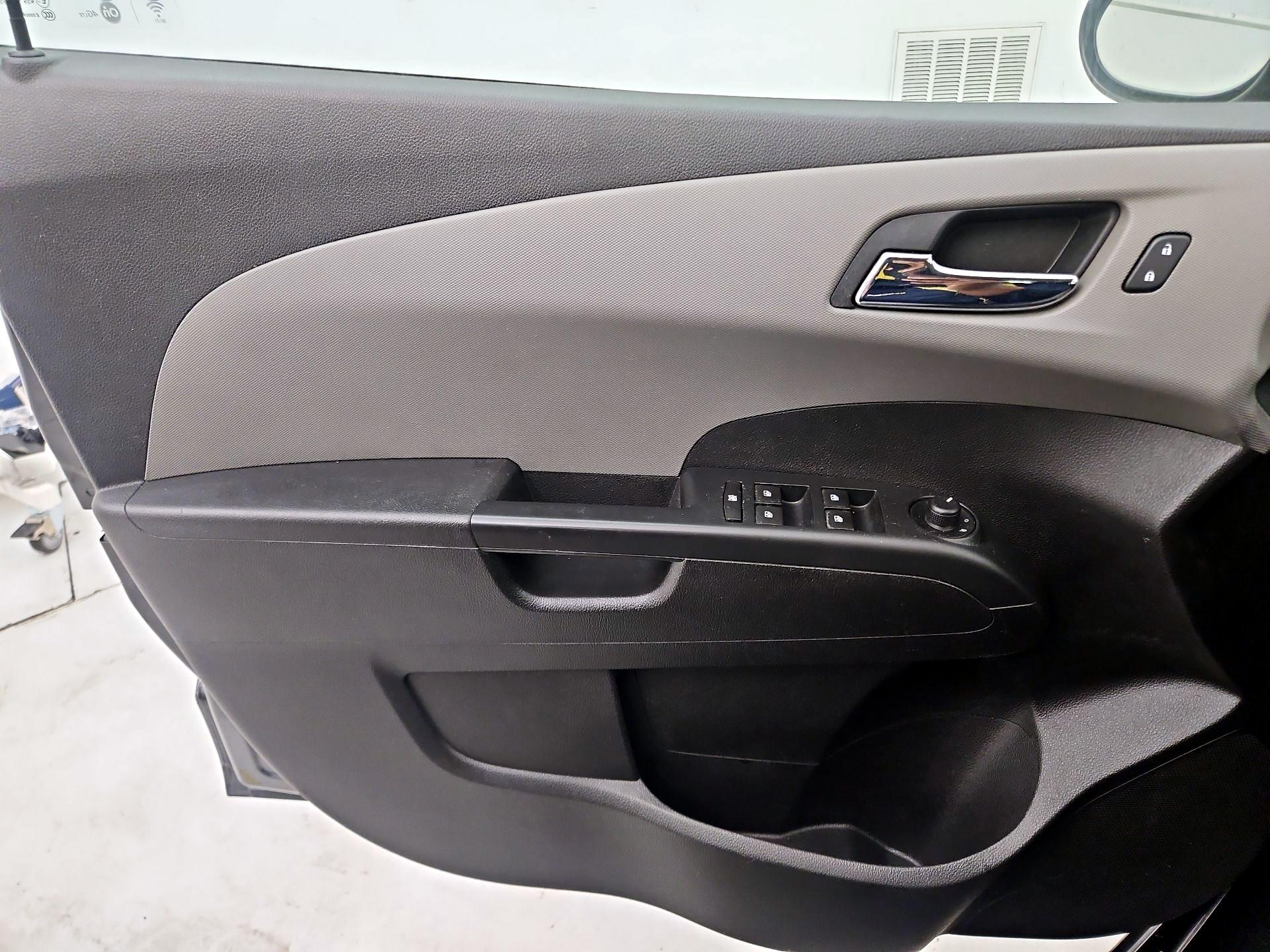 Thumbnail: 2016 Chevrolet Sonic - 12