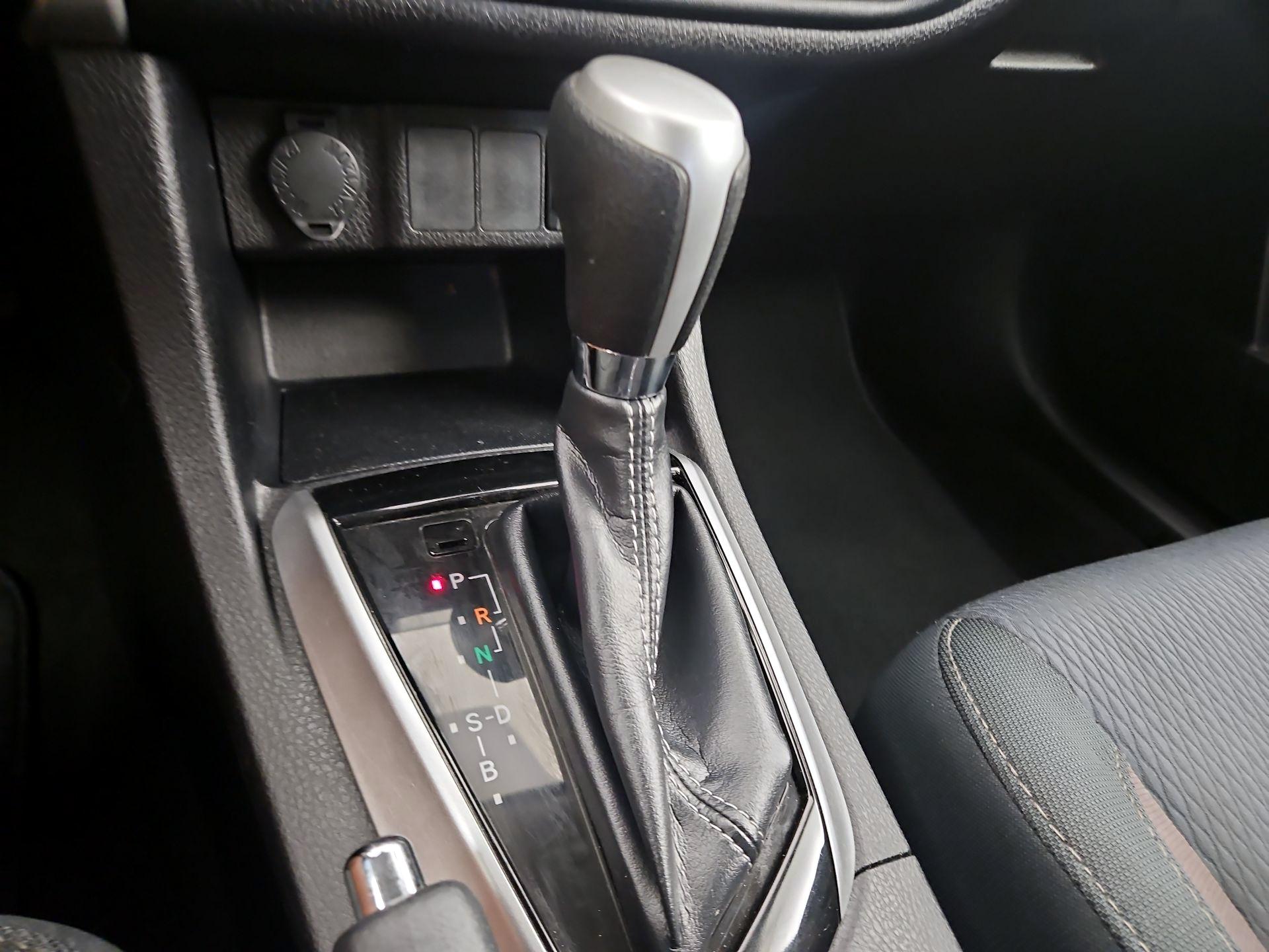 Thumbnail: 2018 Toyota Corolla - 17