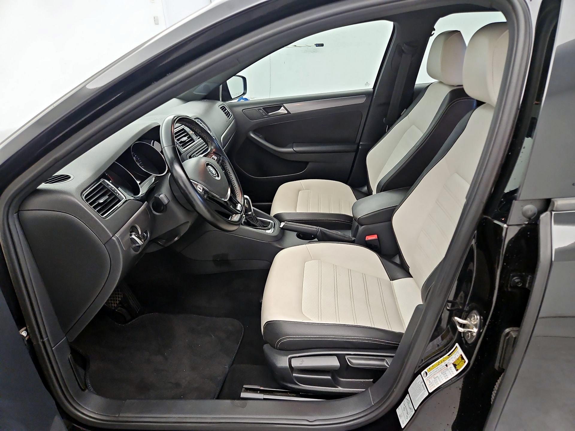Thumbnail: 2016 Volkswagen Jetta - 11