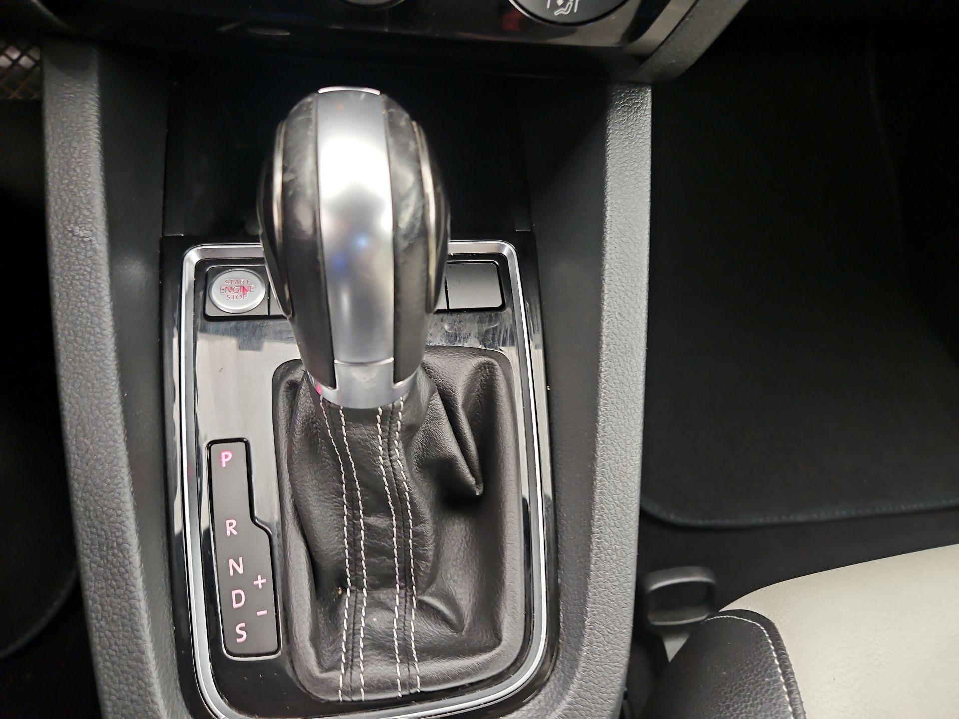 Thumbnail: 2016 Volkswagen Jetta - 18