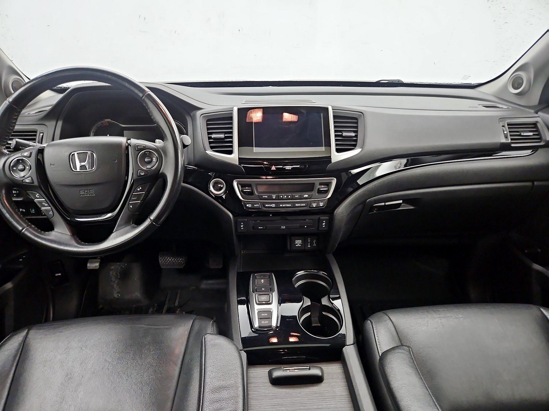 Thumbnail: 2017 Honda Pilot - 9