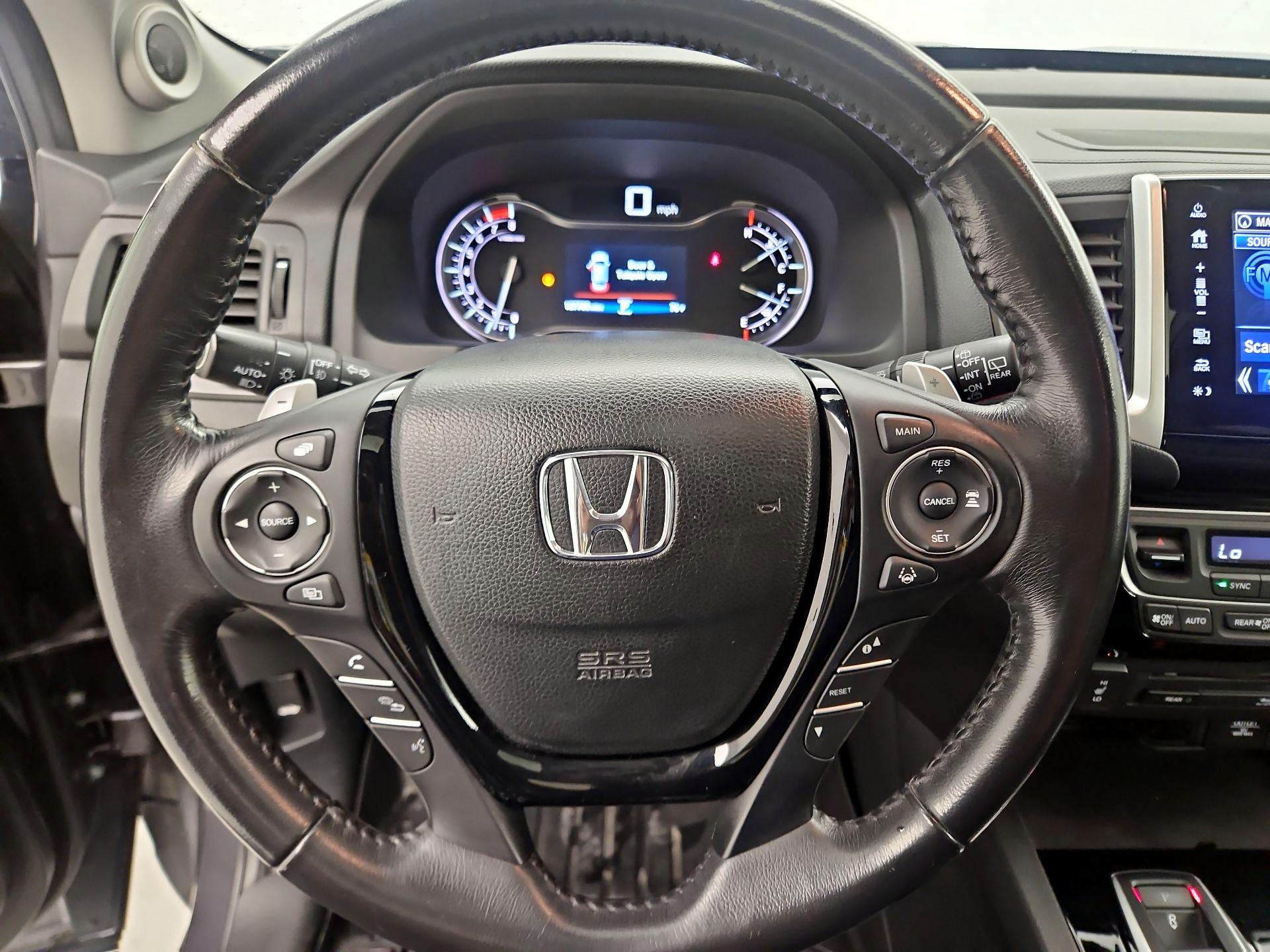 Thumbnail: 2017 Honda Pilot - 10