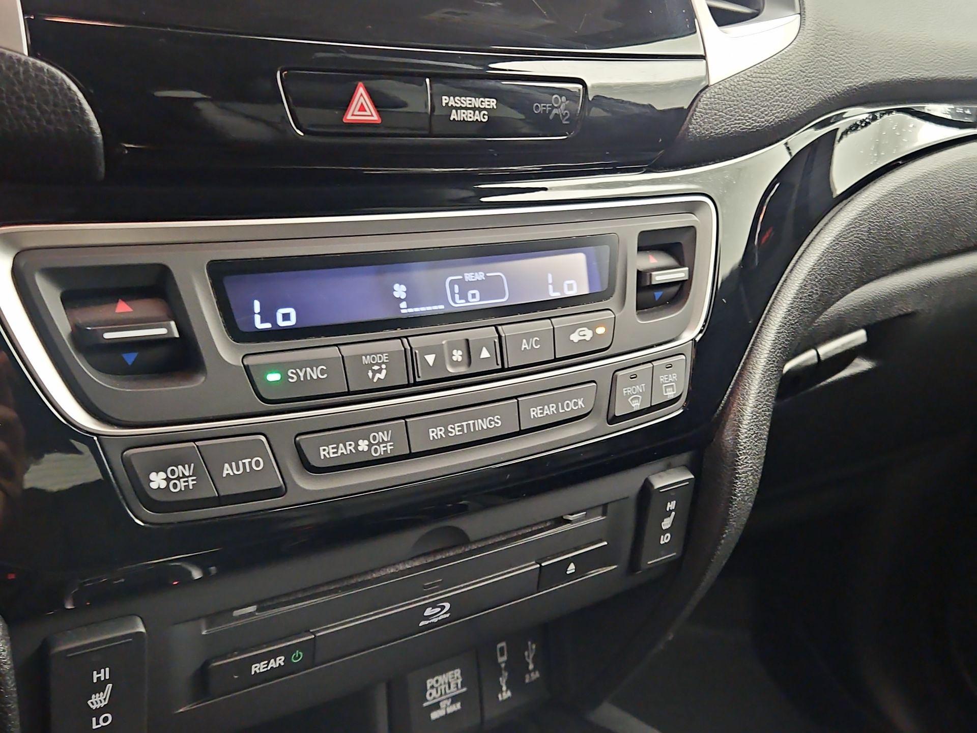 Thumbnail: 2017 Honda Pilot - 16