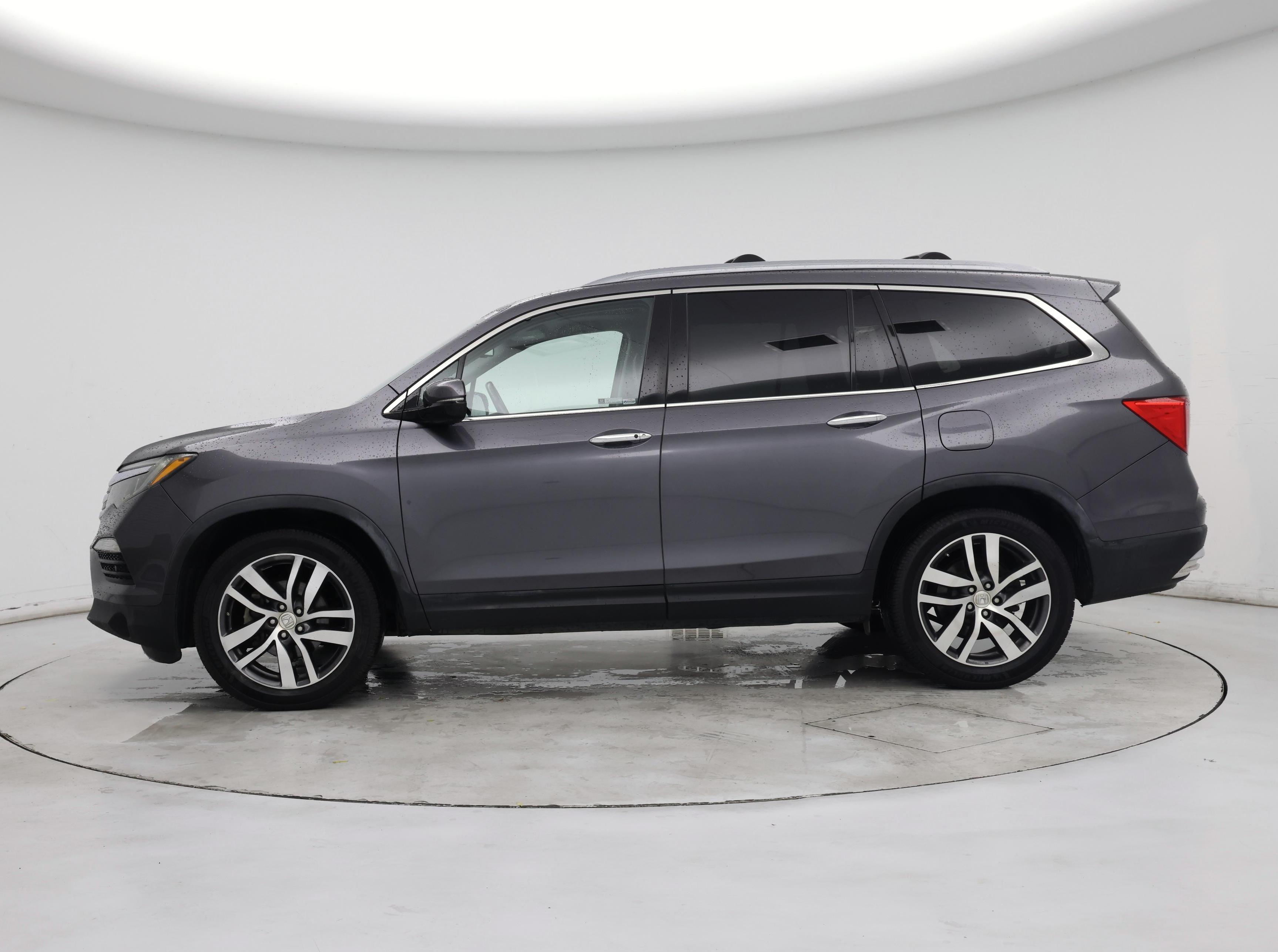 Thumbnail: 2017 Honda Pilot - 3
