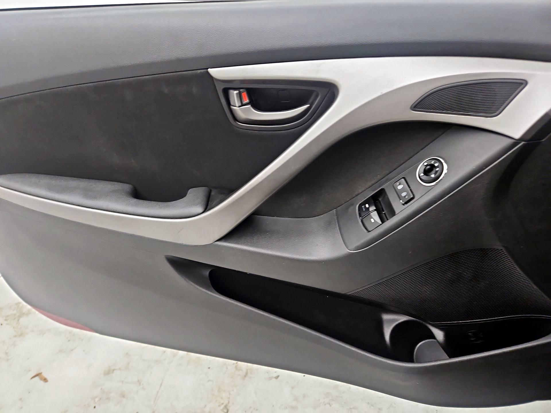 Thumbnail: 2013 Hyundai Elantra - 12